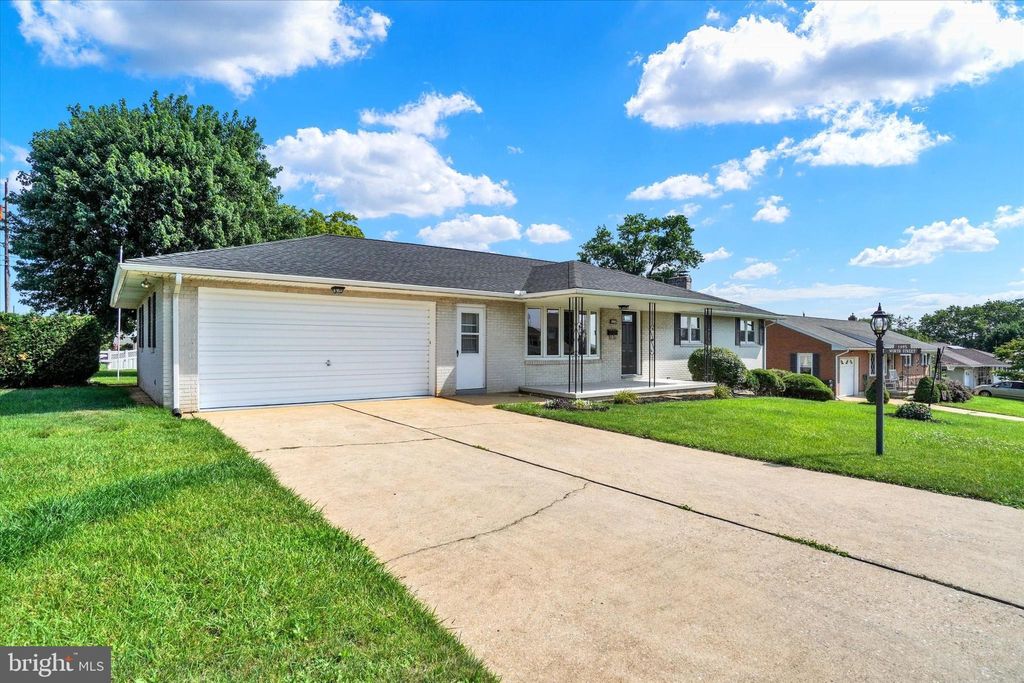 Photo of 1995 Worth Street, YORK, PA 17404 (MLS # PAYK2095950)