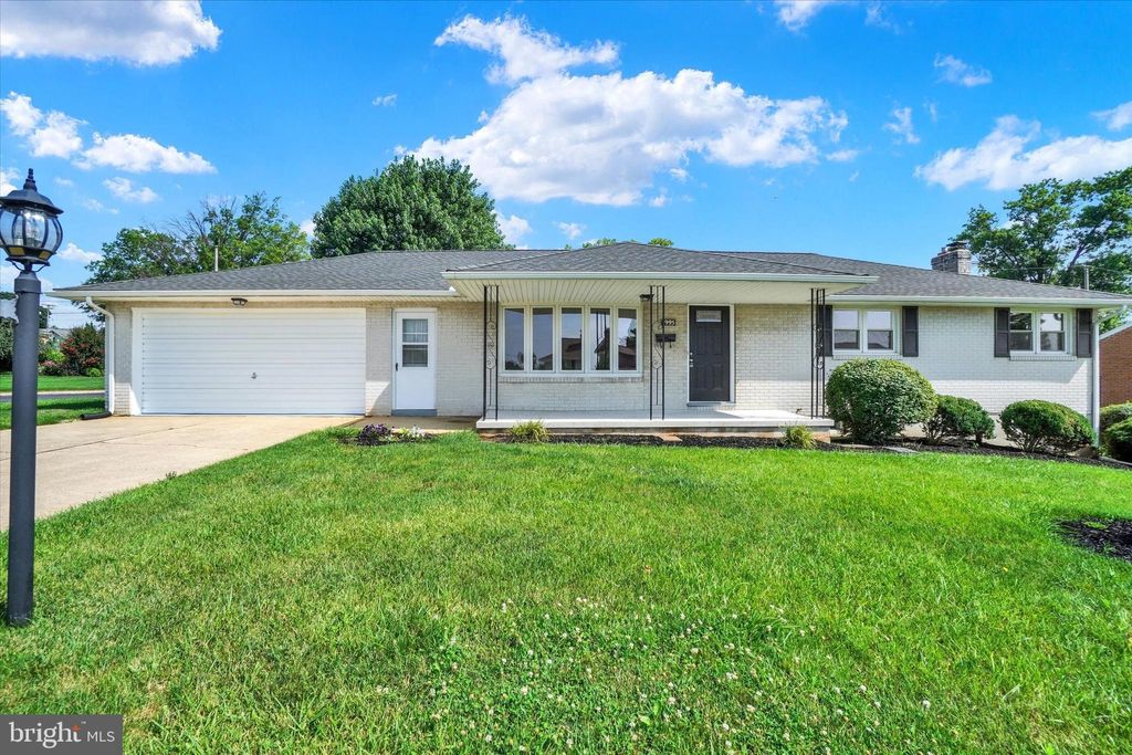 Photo of 1995 Worth Street, YORK, PA 17404 (MLS # PAYK2095950)