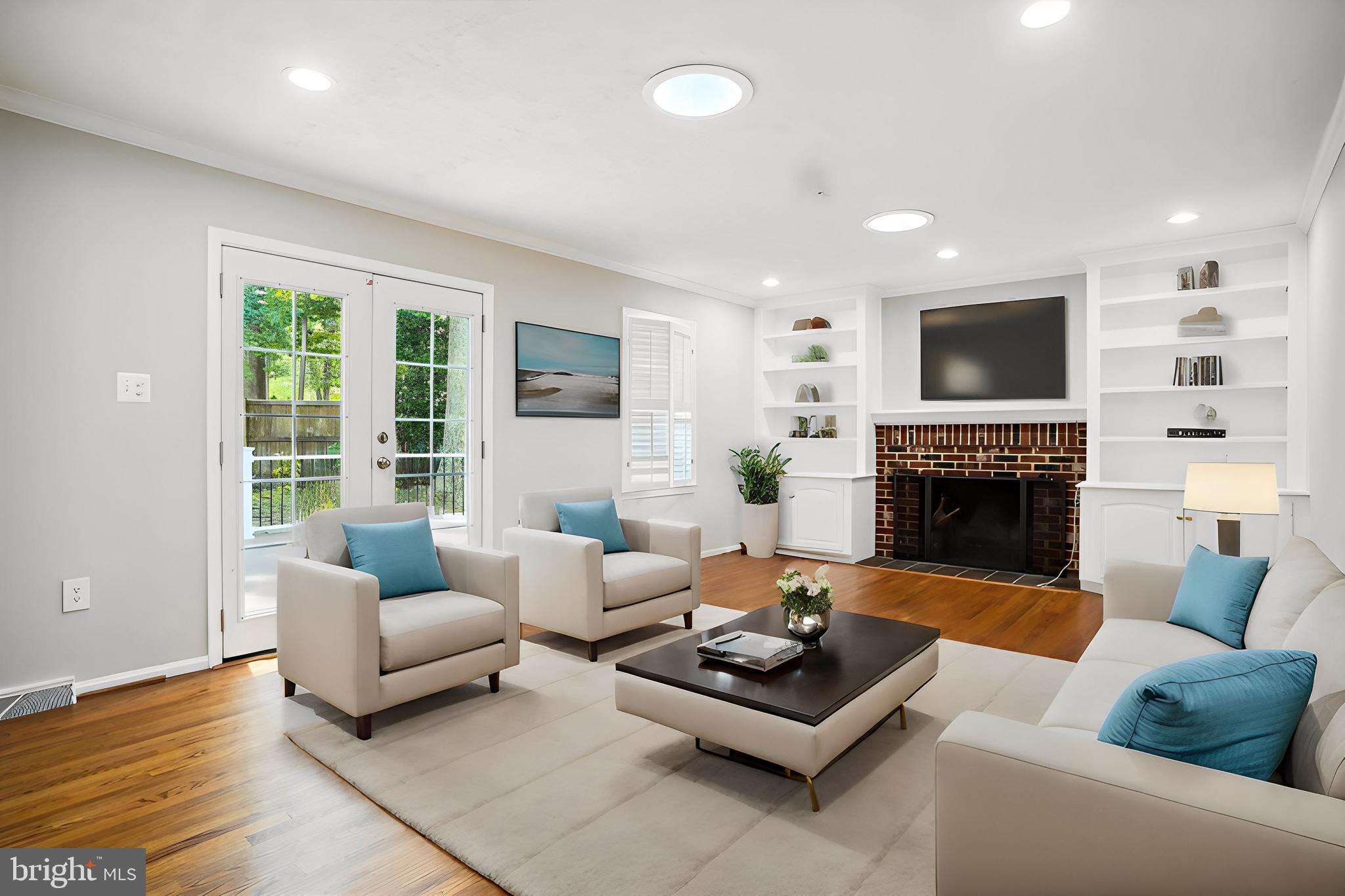 LAKE FOREST - Residential