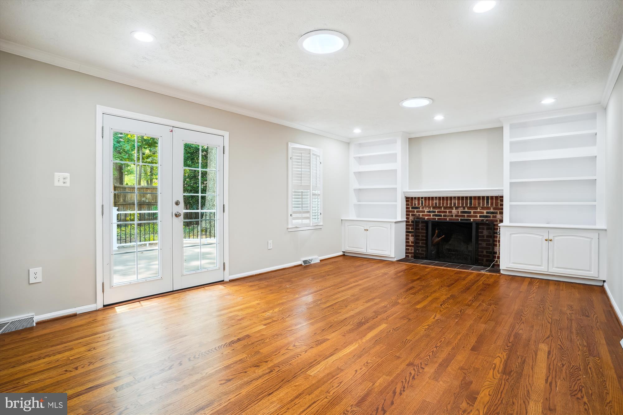 LAKE FOREST - Residential