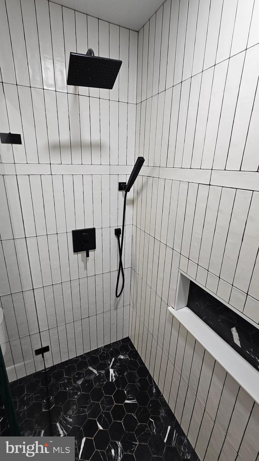 HATFIELD MANOR - Residential