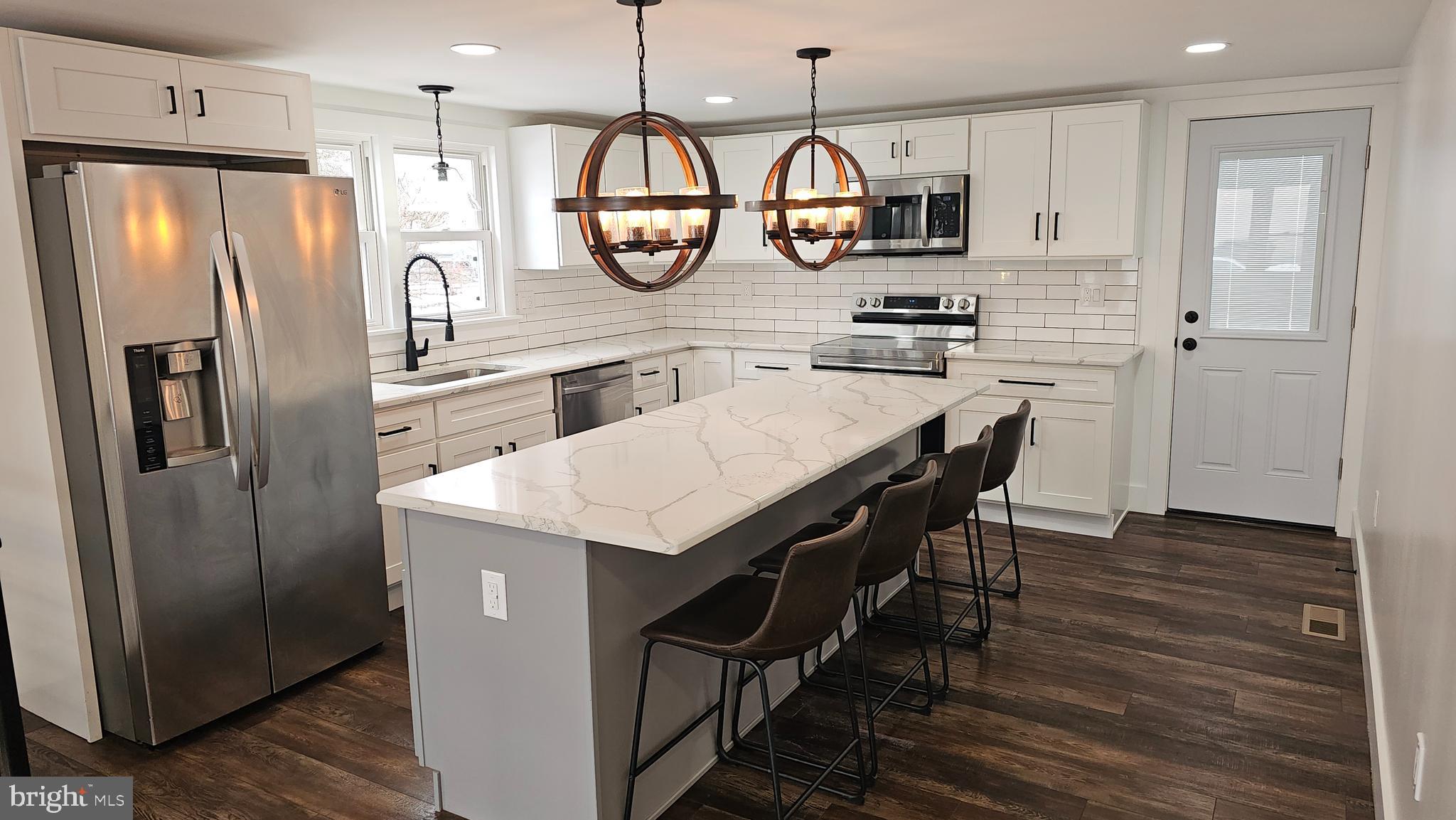 HATFIELD MANOR - Residential