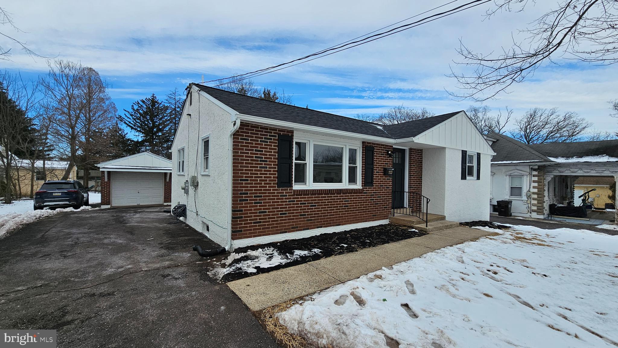 HATFIELD MANOR - Residential