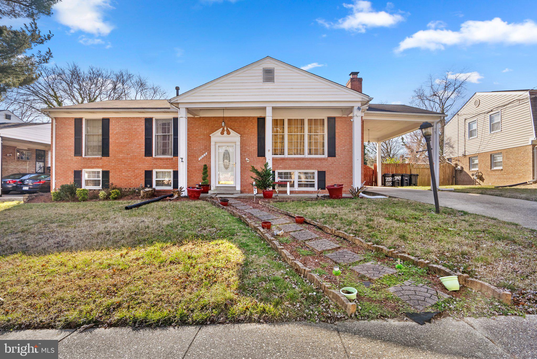WESTCHESTER MANOR - Residential