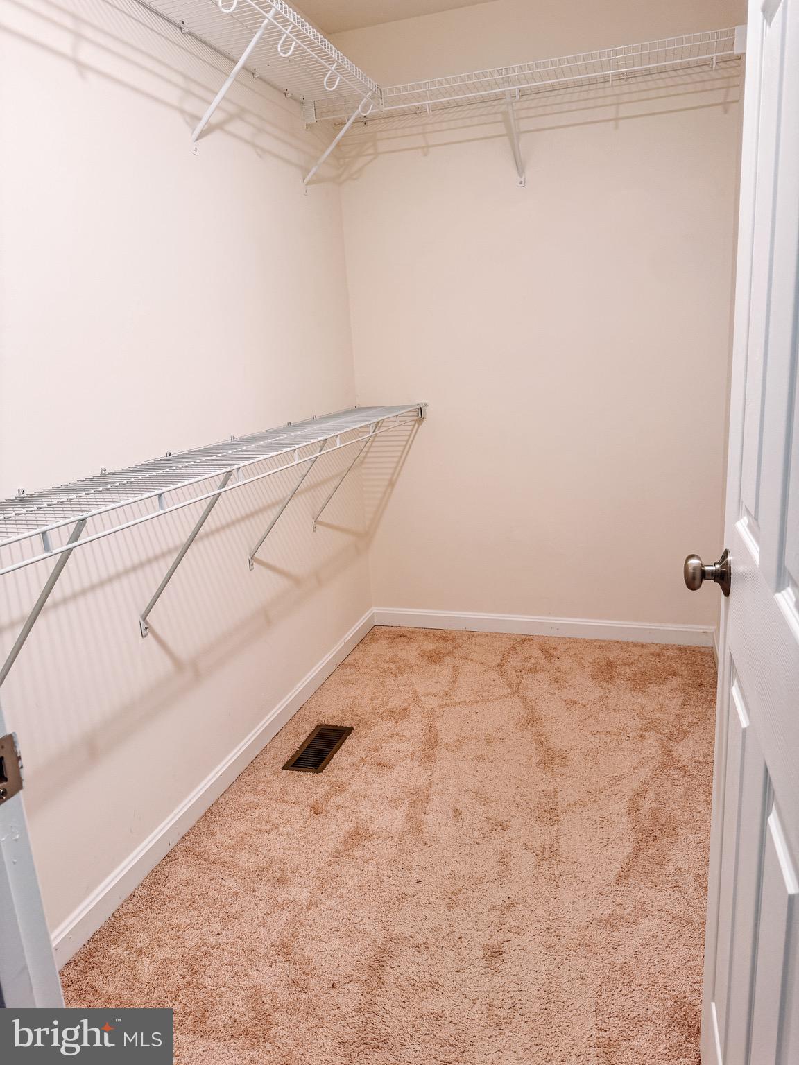 LAKE LAND OR - Residential Lease