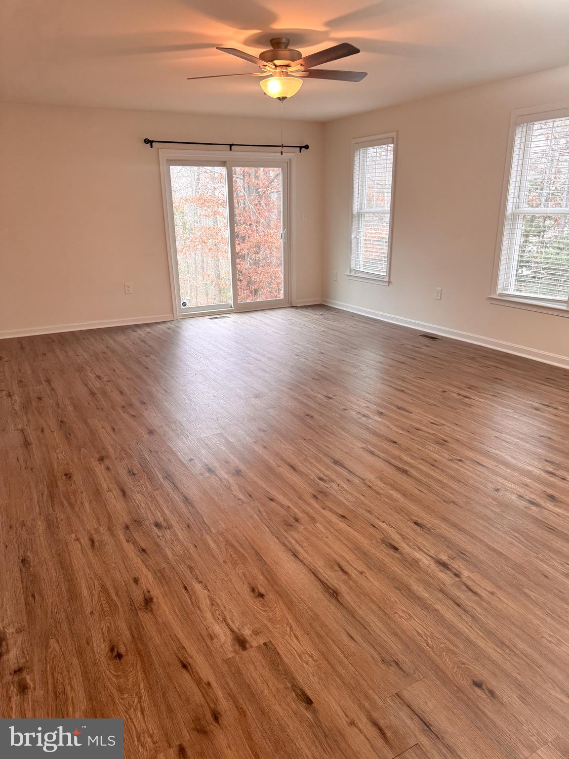 LAKE LAND OR - Residential Lease