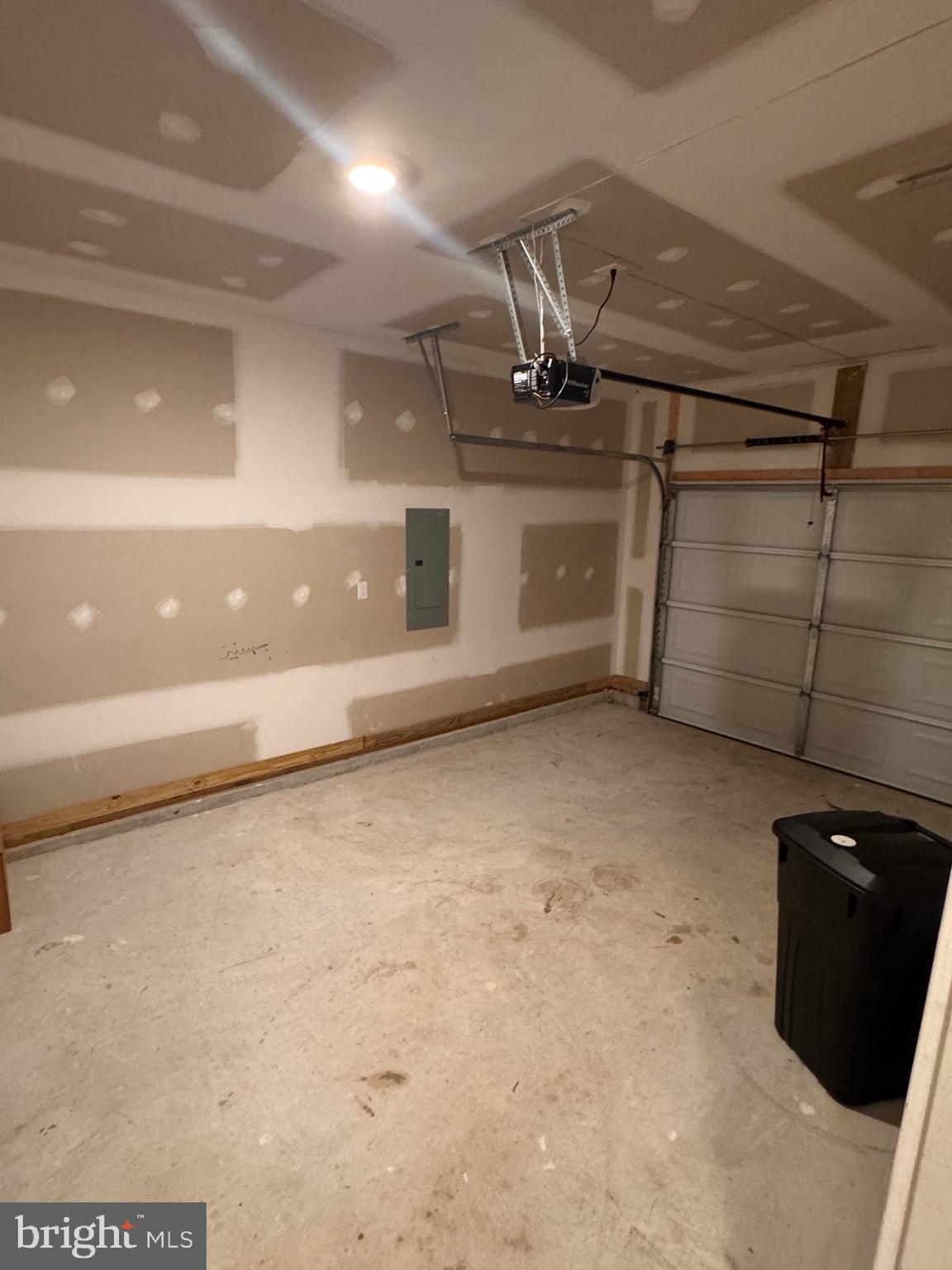 LAKE LAND OR - Residential Lease