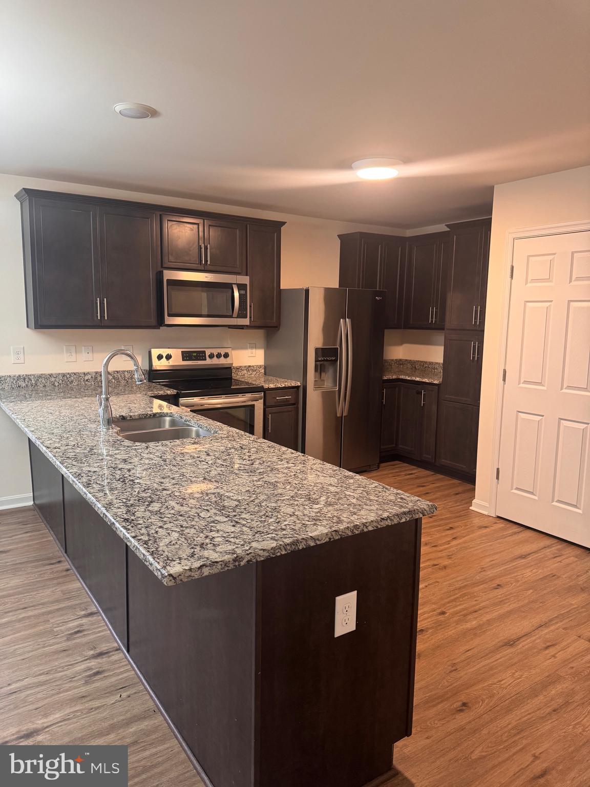 LAKE LAND OR - Residential Lease