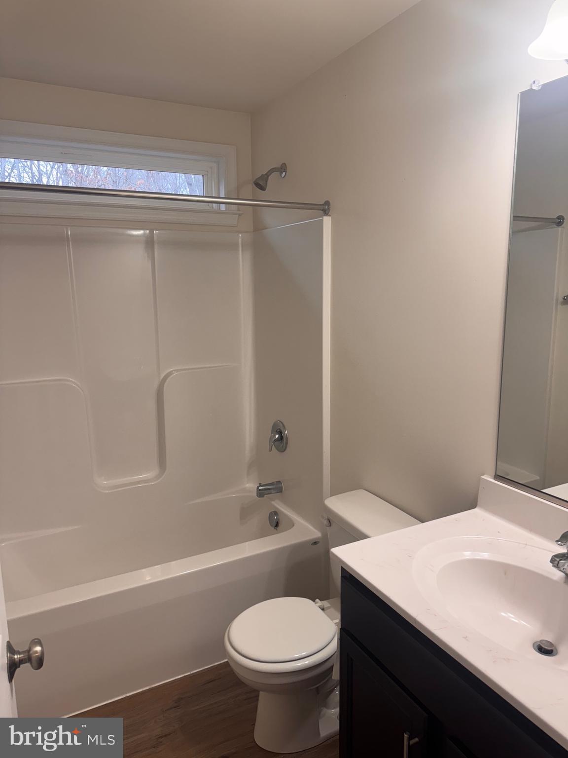 LAKE LAND OR - Residential Lease