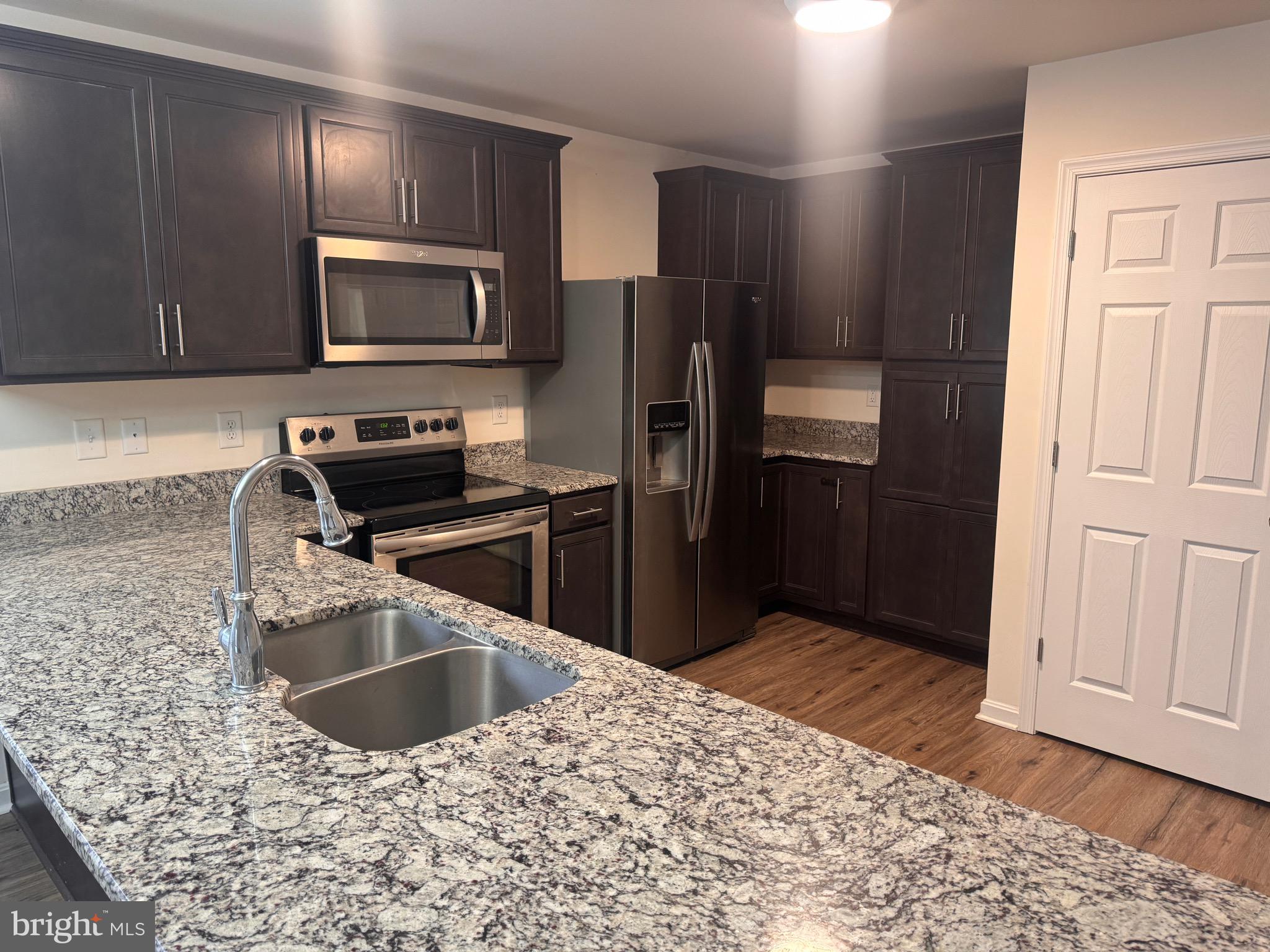 LAKE LAND OR - Residential Lease