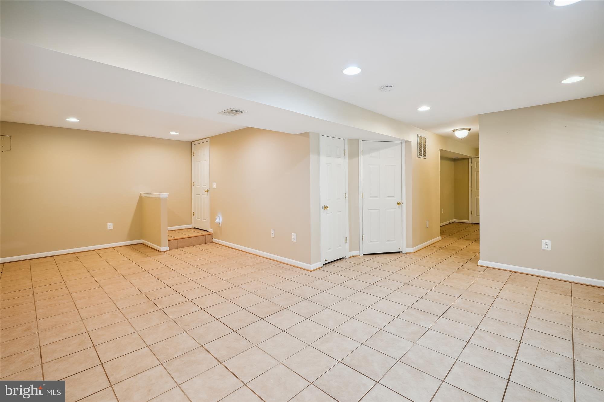 BLOOMS CROSSING - Residential Lease