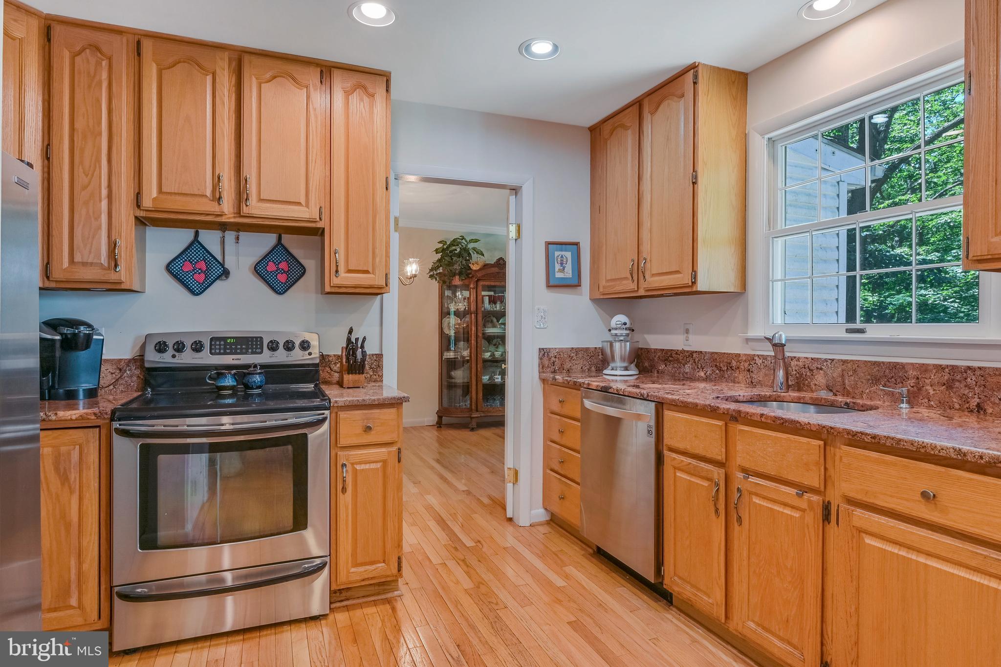 ROLLING KNOLLS - Residential