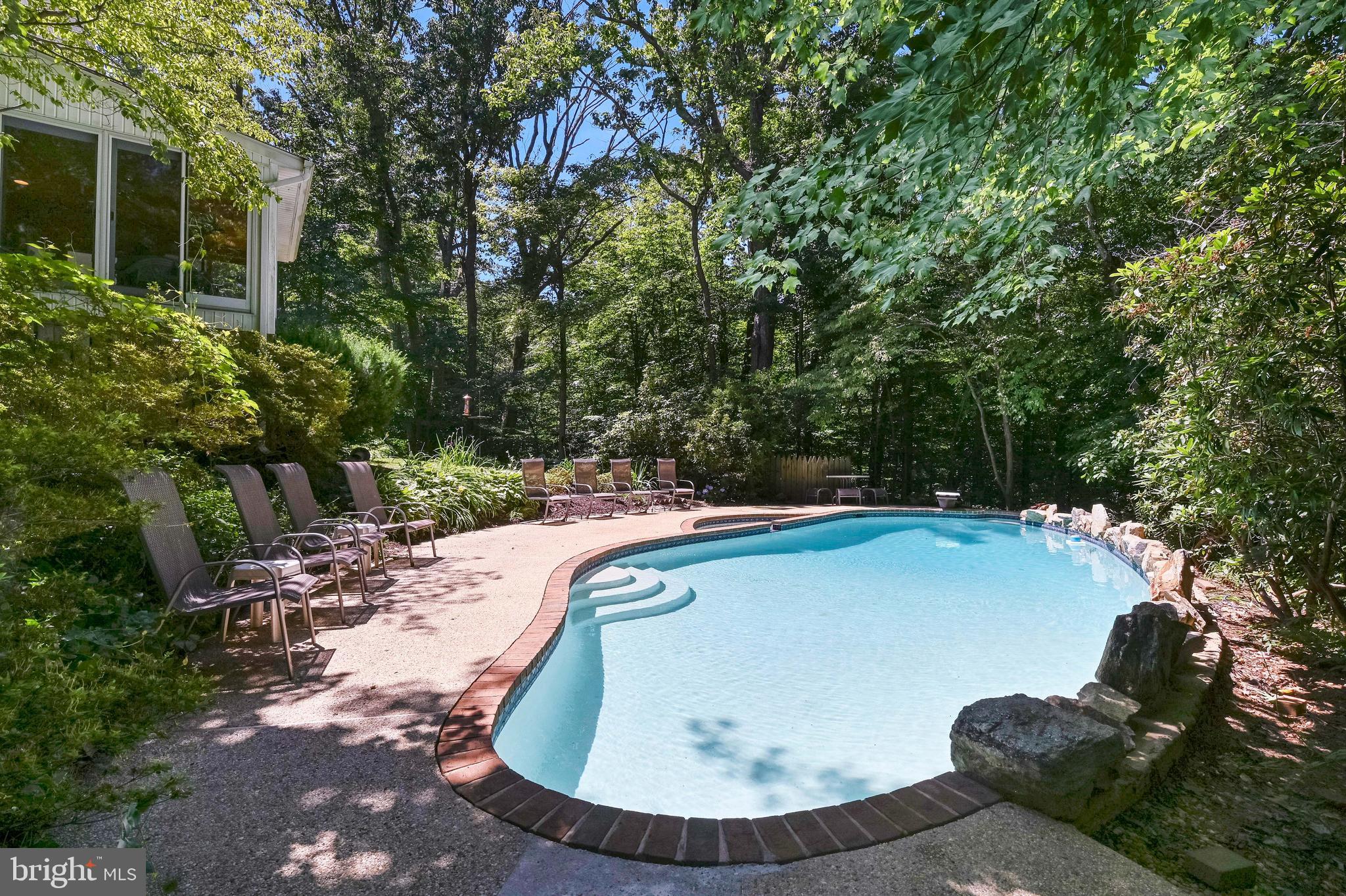 ROLLING KNOLLS - Residential