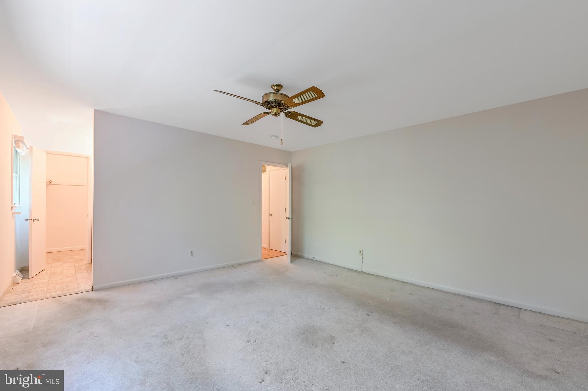 ROLLING KNOLLS - Residential