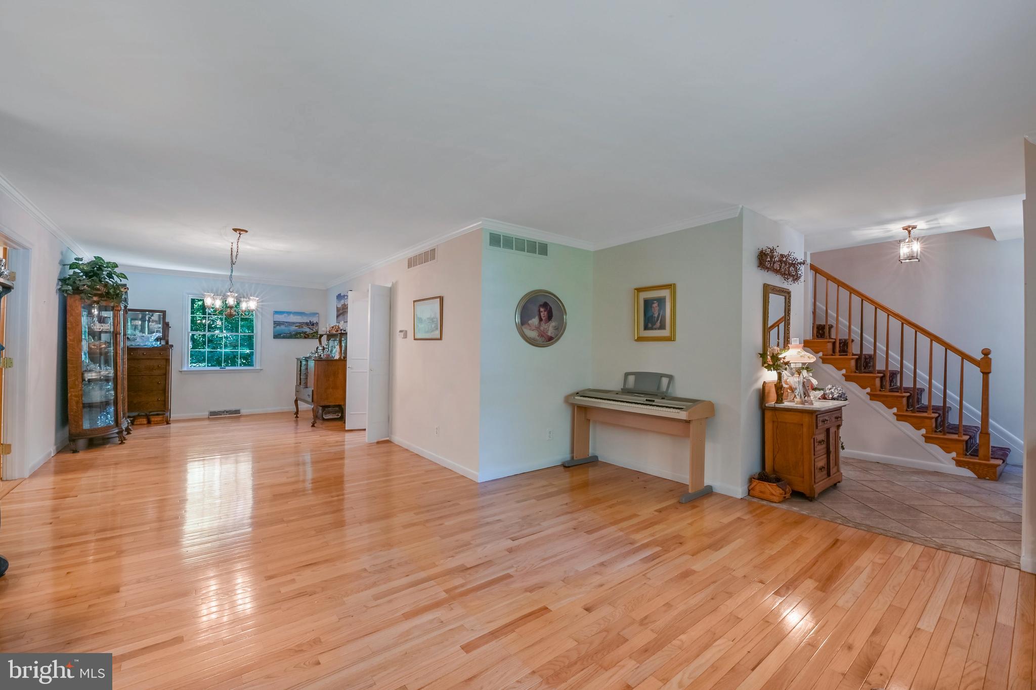 ROLLING KNOLLS - Residential