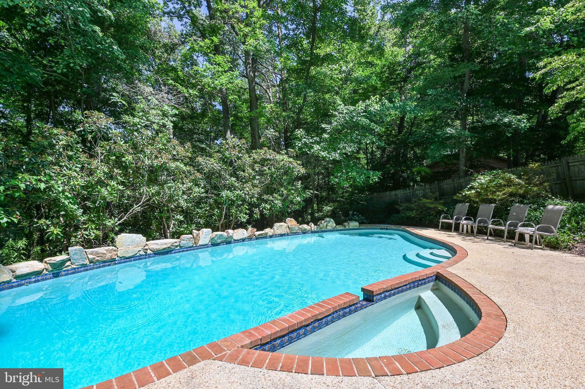 ROLLING KNOLLS - Residential