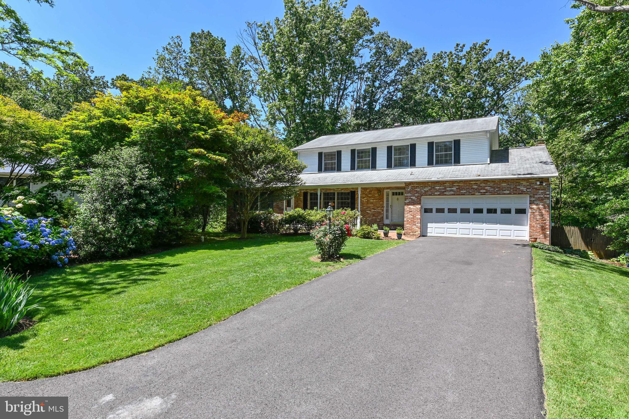 ROLLING KNOLLS - Residential