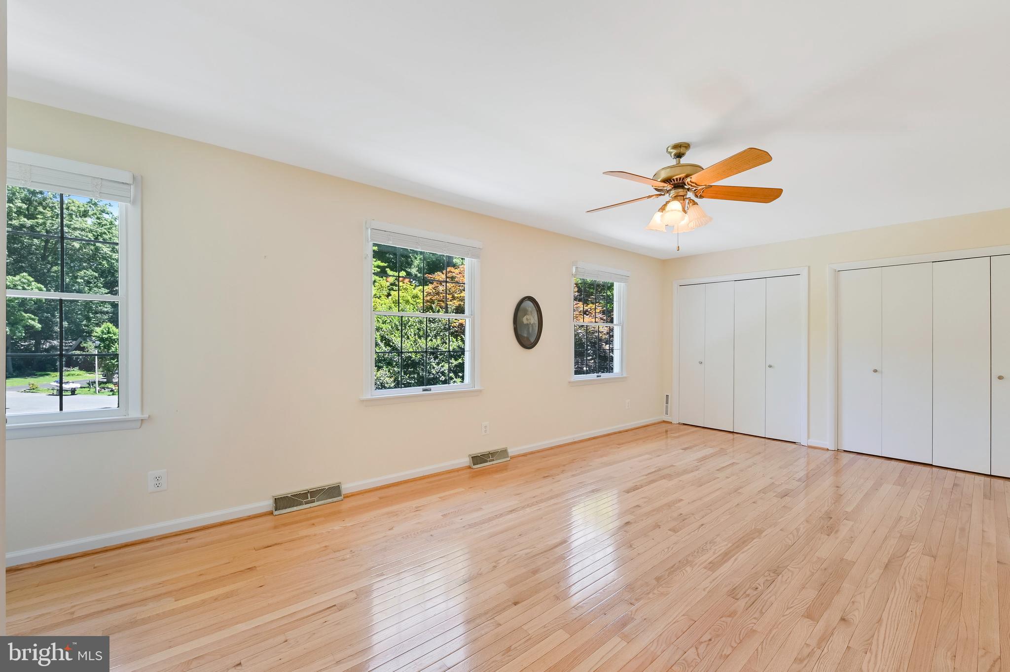 ROLLING KNOLLS - Residential