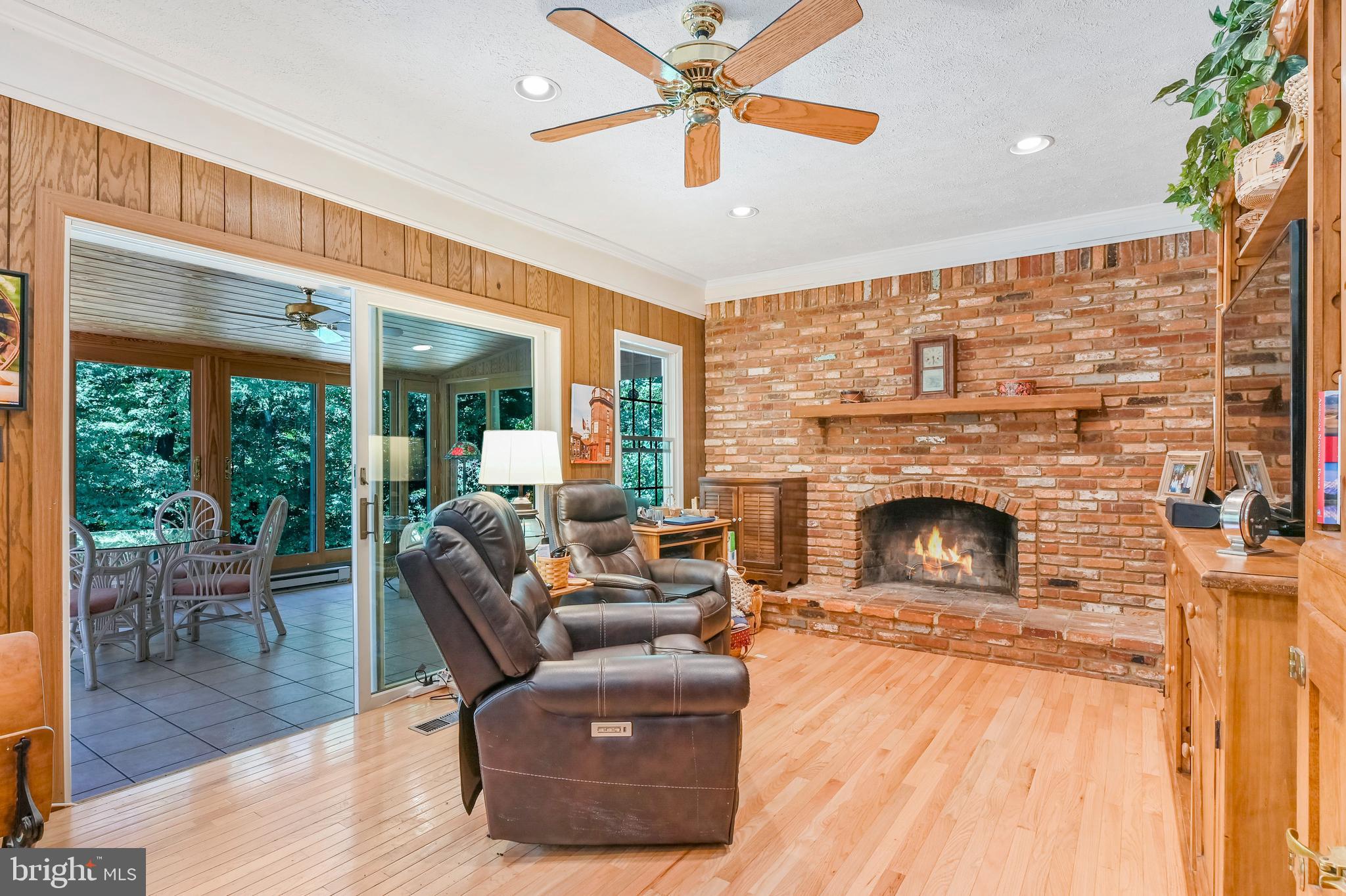 ROLLING KNOLLS - Residential