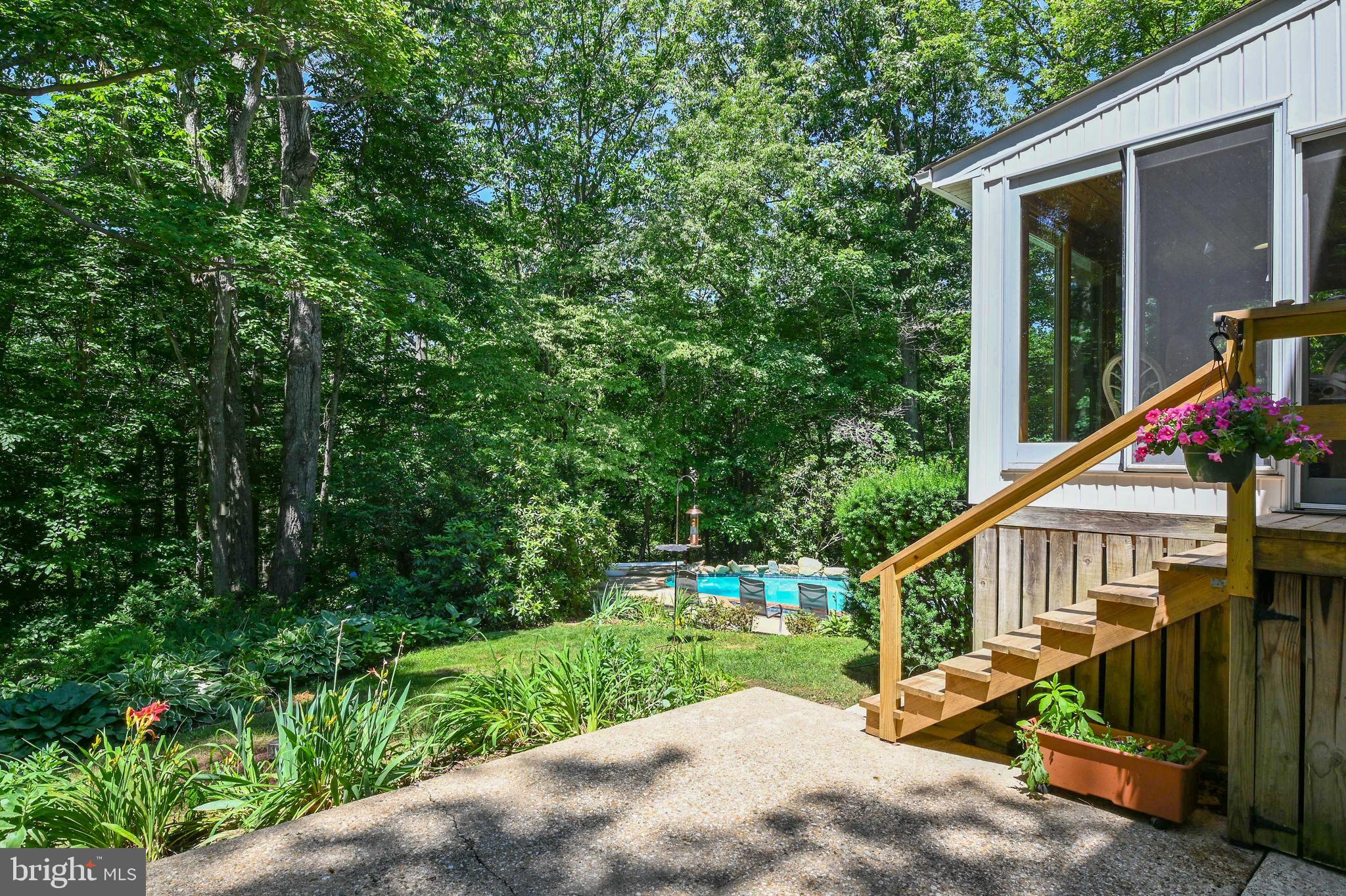 ROLLING KNOLLS - Residential