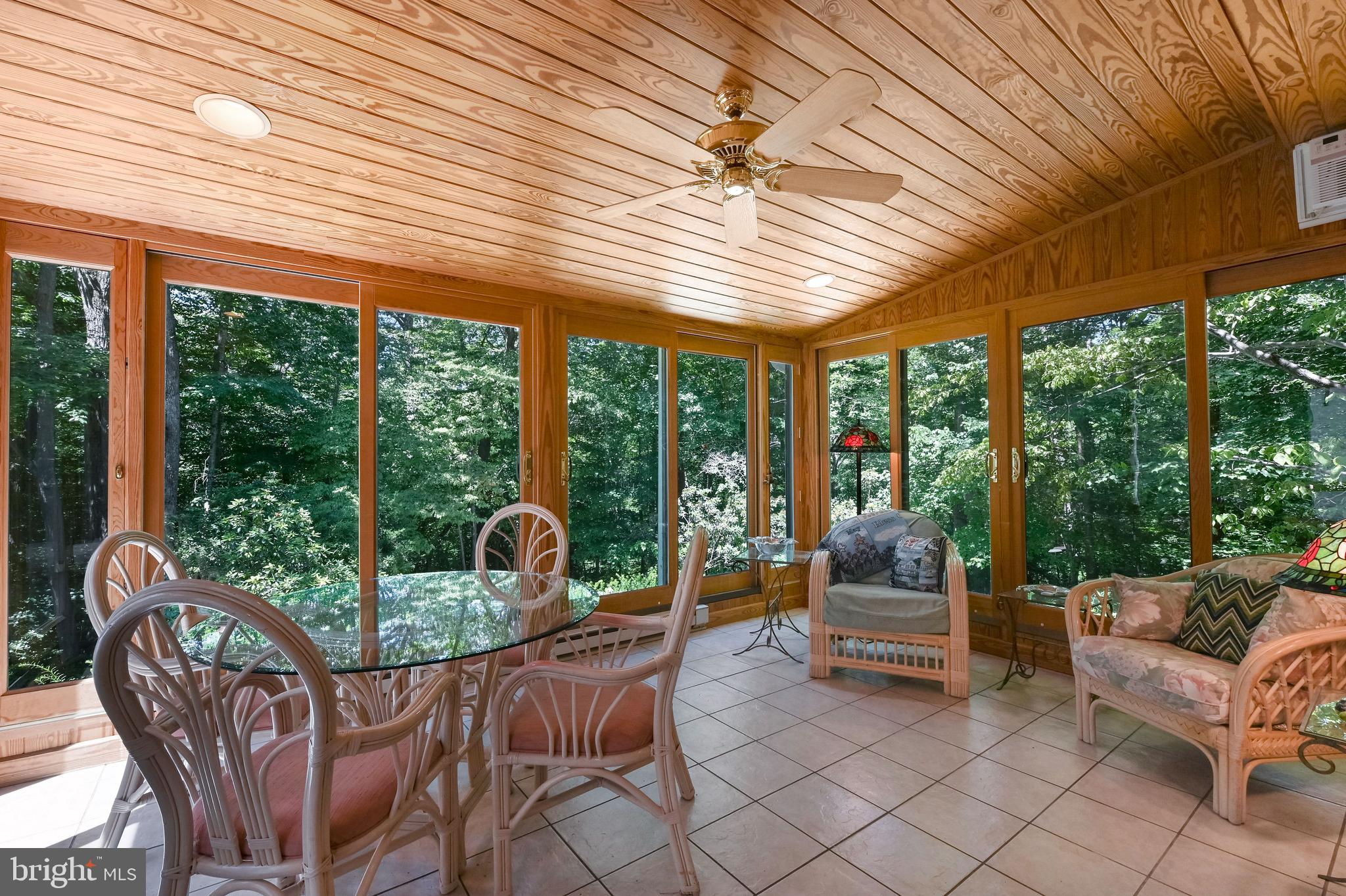 ROLLING KNOLLS - Residential