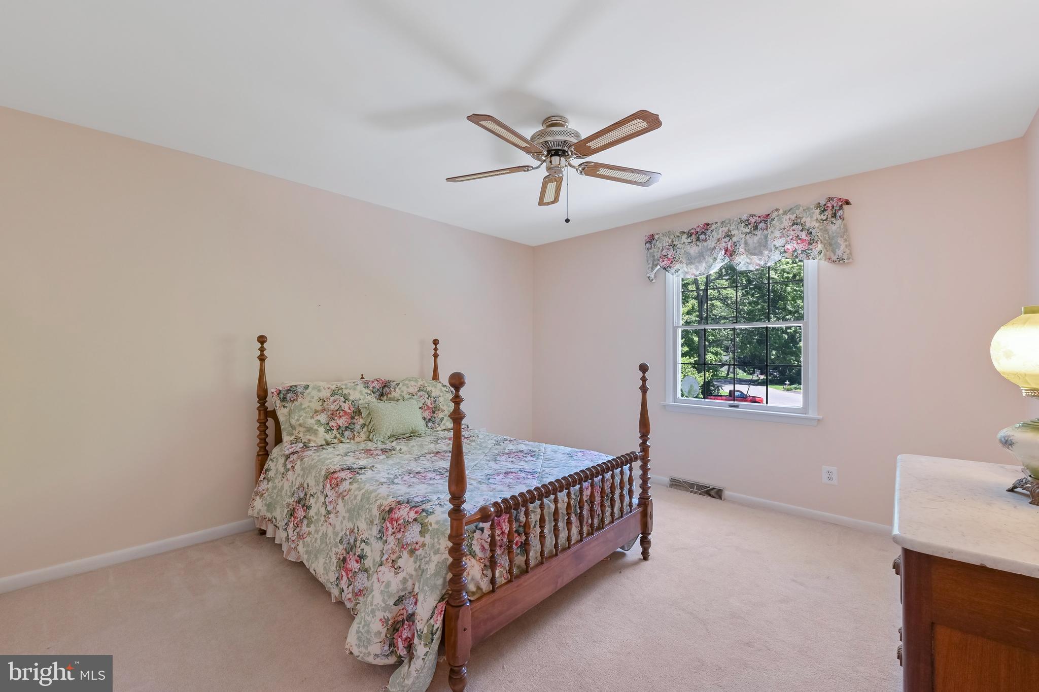 ROLLING KNOLLS - Residential