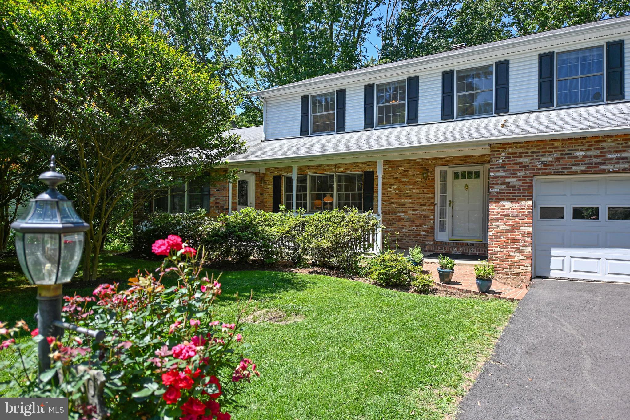 ROLLING KNOLLS - Residential