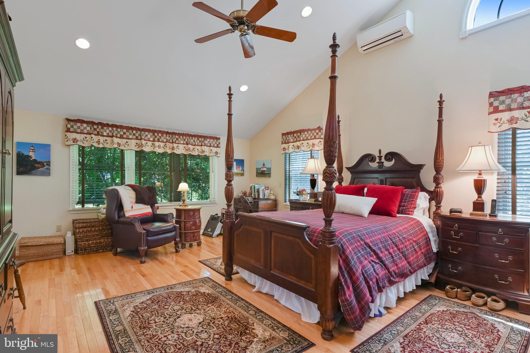 ROLLING KNOLLS - Residential