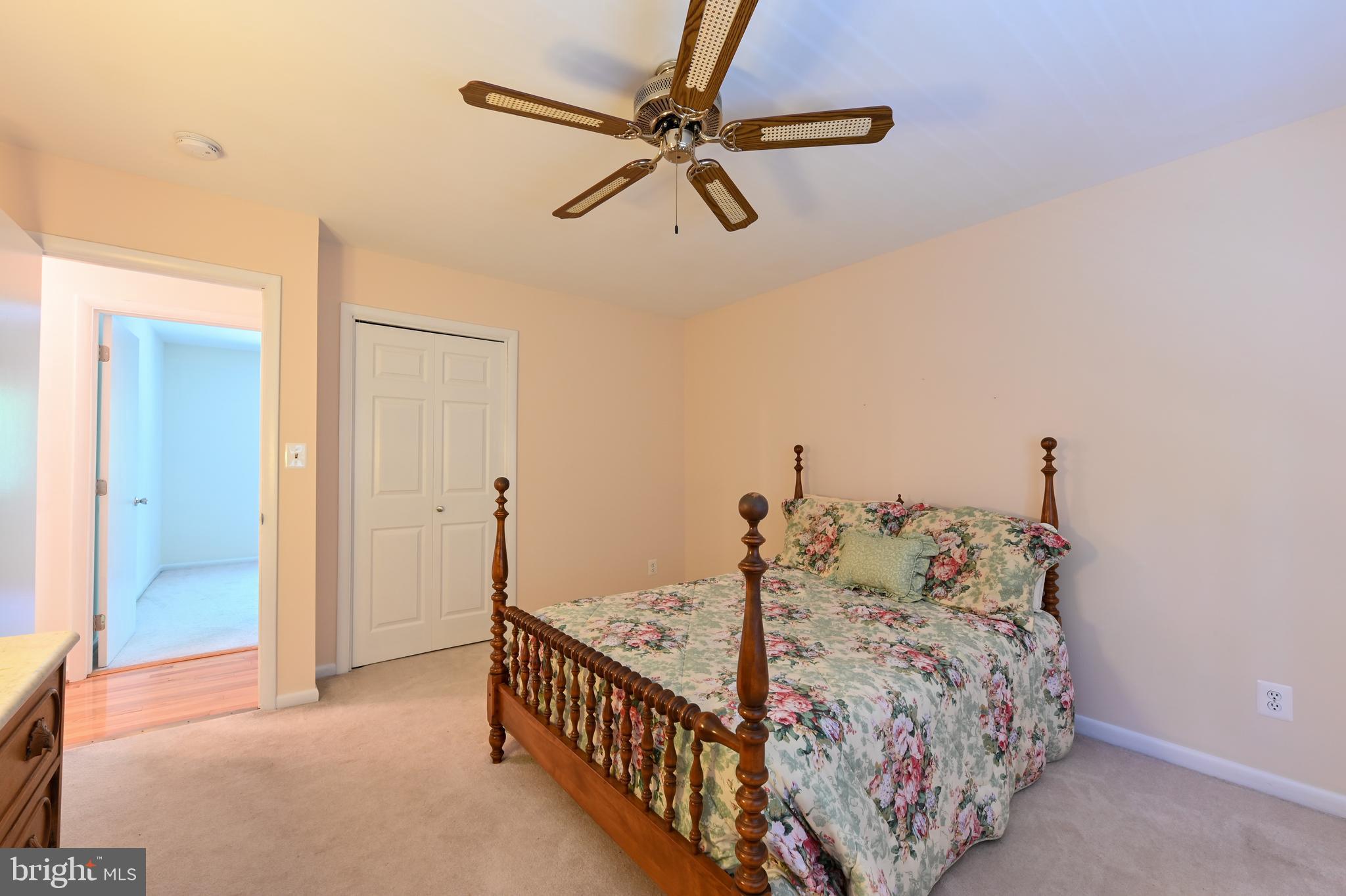 ROLLING KNOLLS - Residential