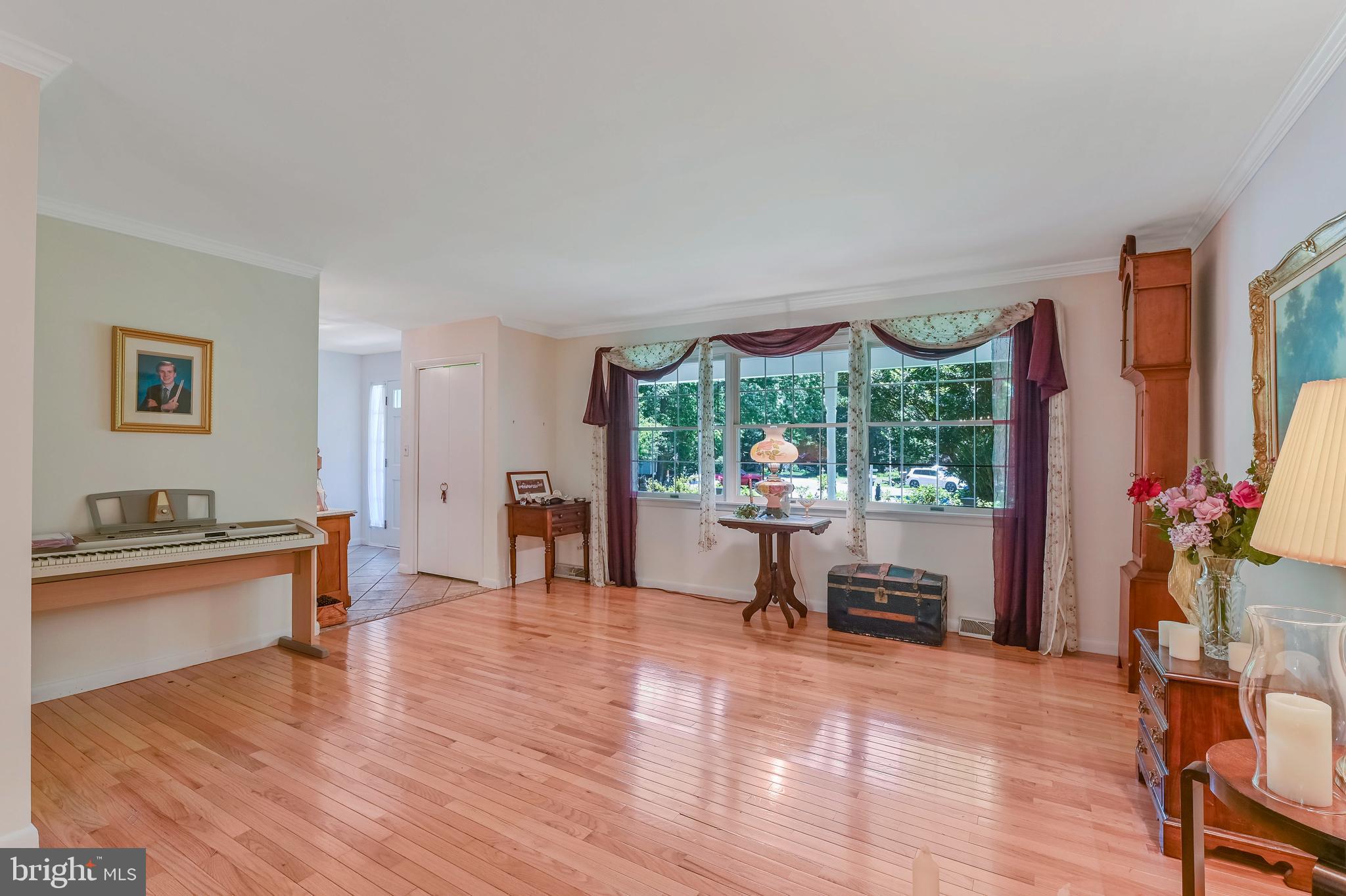 ROLLING KNOLLS - Residential