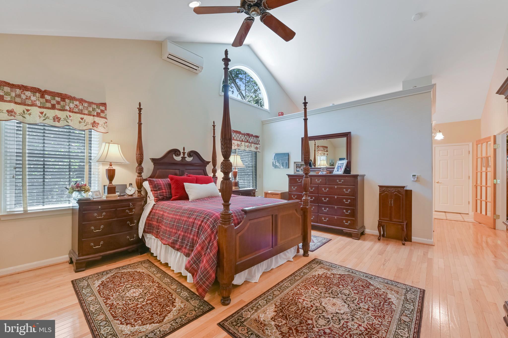 ROLLING KNOLLS - Residential