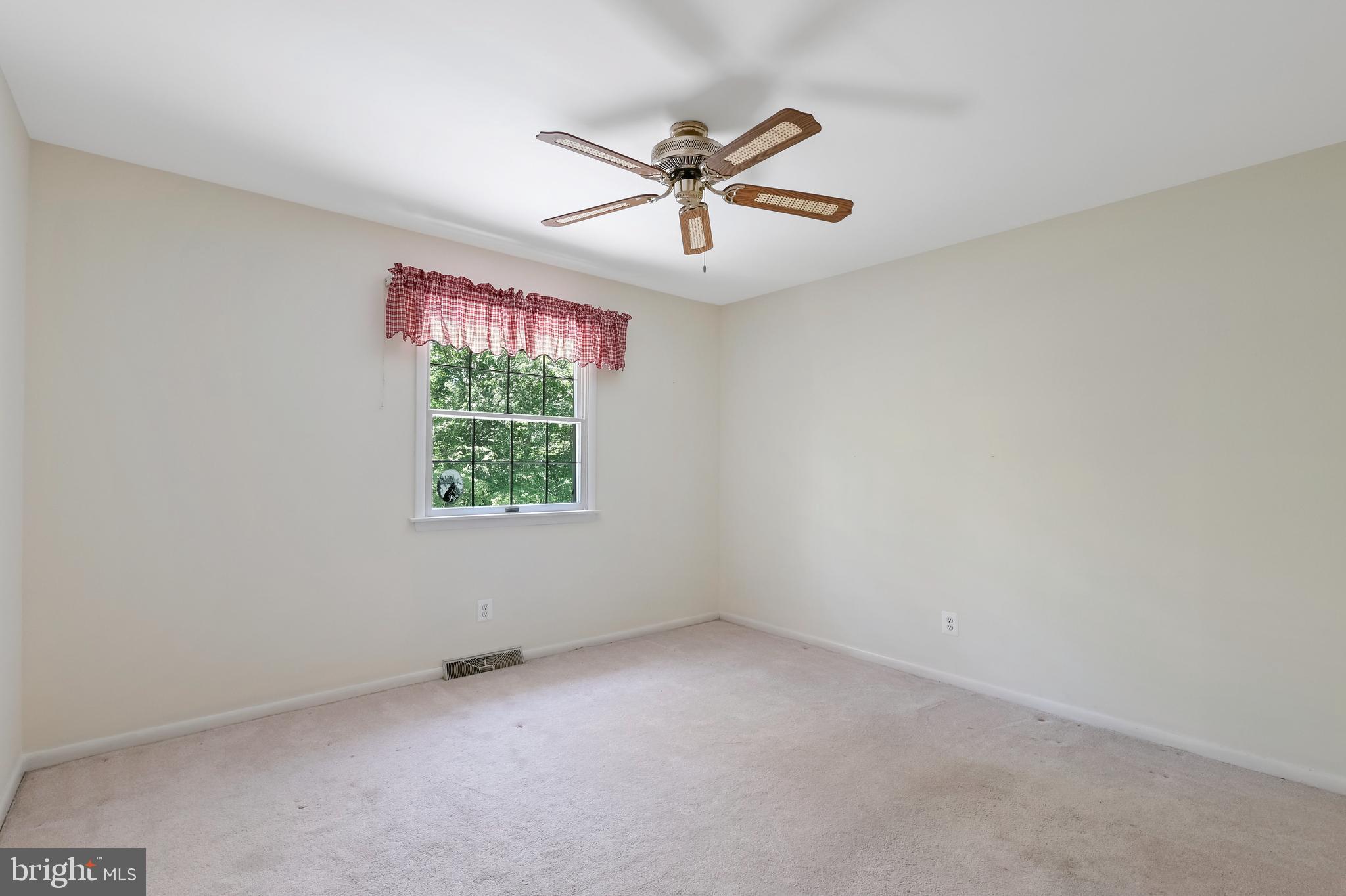 ROLLING KNOLLS - Residential