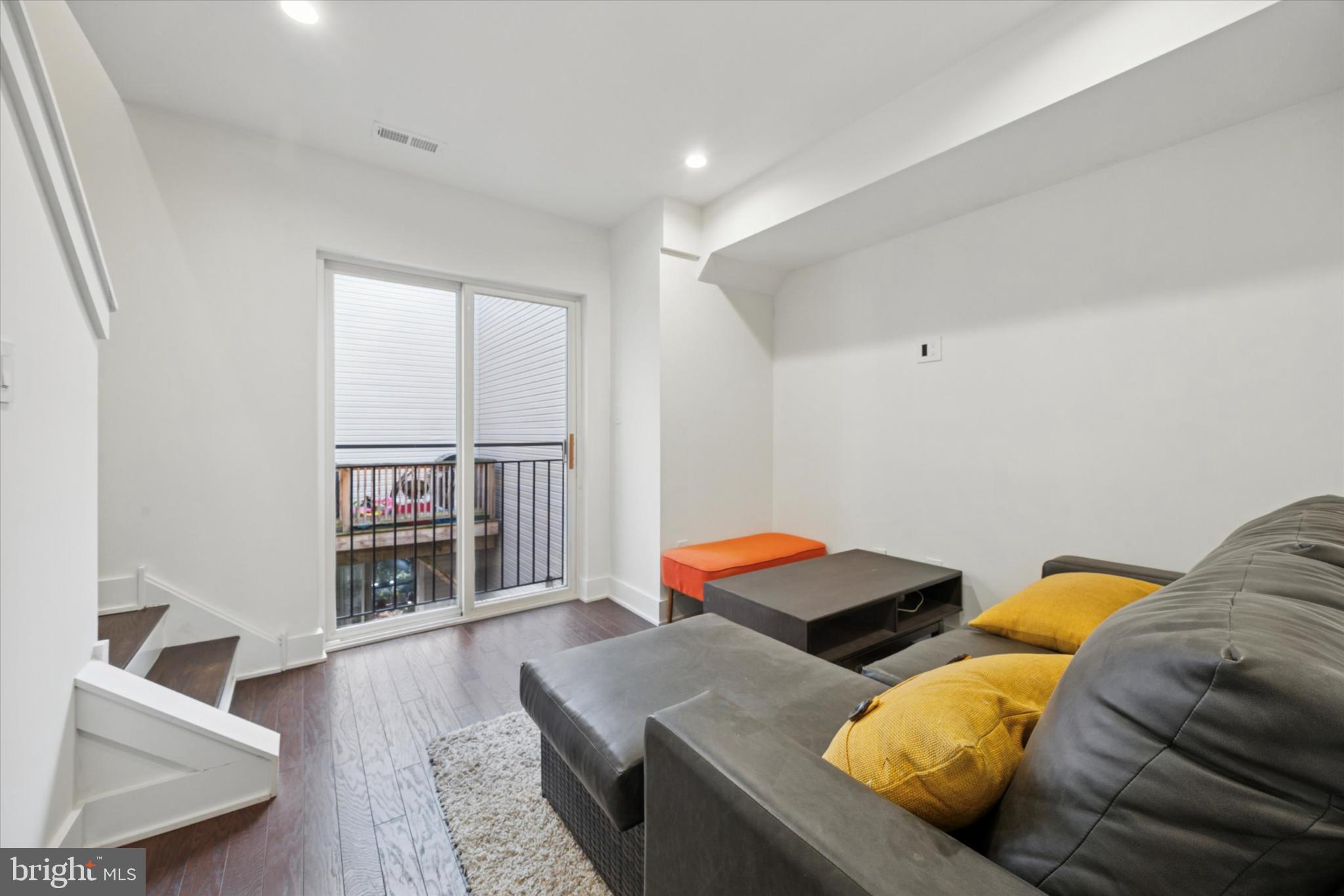 WEST POPLAR - Residential Lease