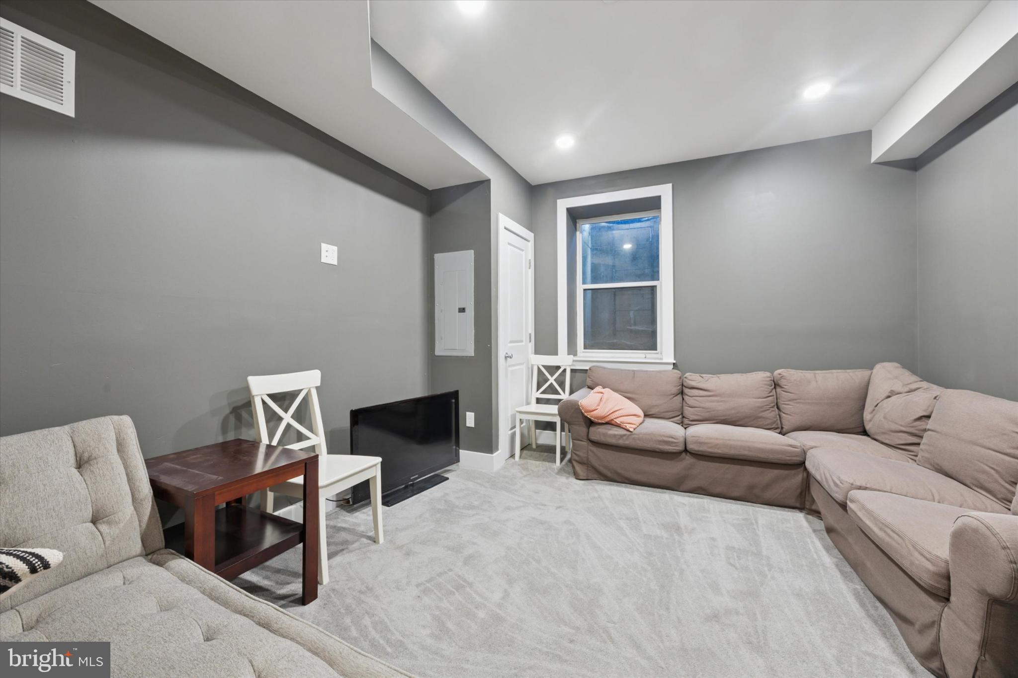 WEST POPLAR - Residential Lease