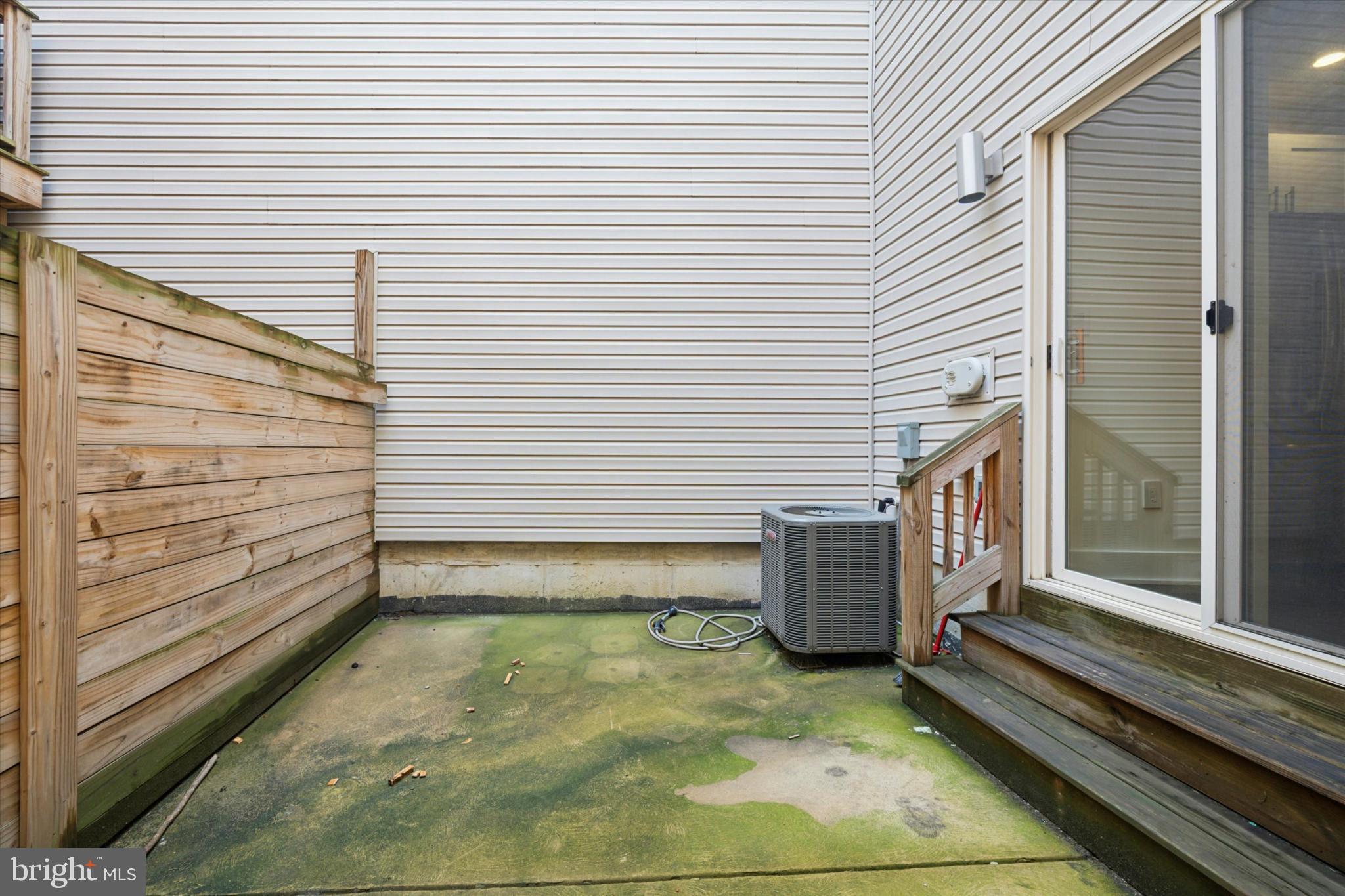 WEST POPLAR - Residential Lease