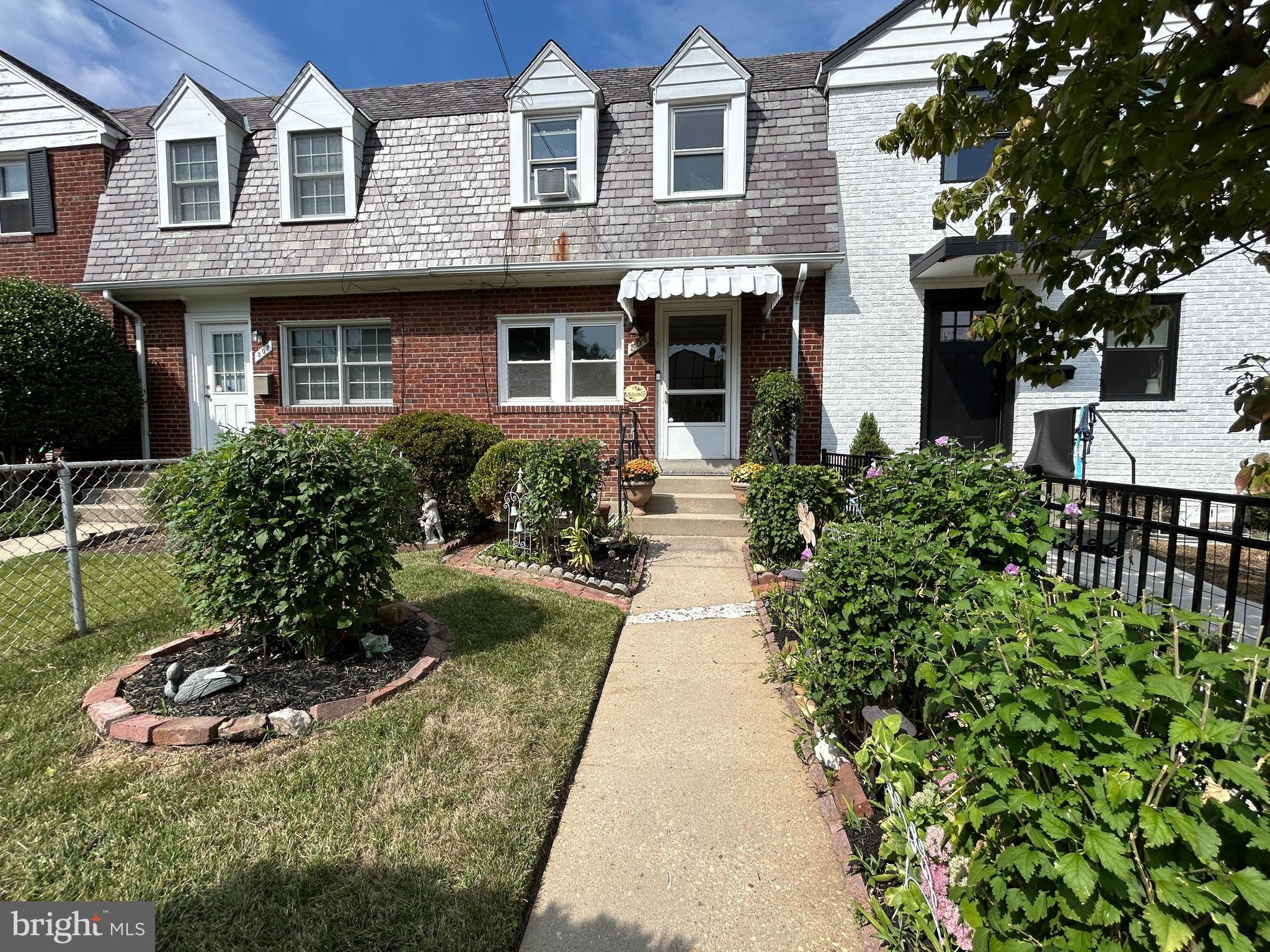 304 E NELSON AVENUE