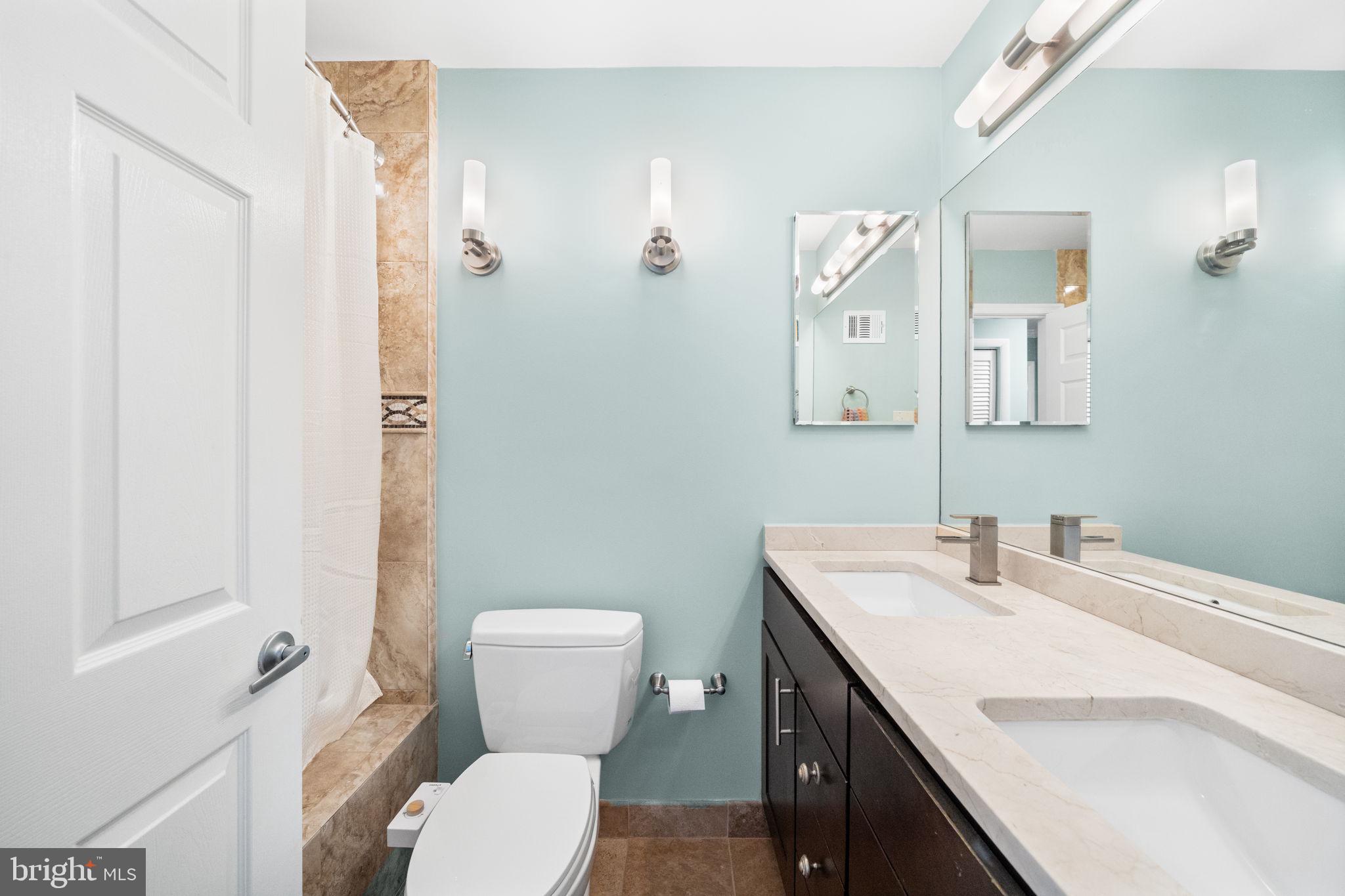 MANOR LAKE - Residential