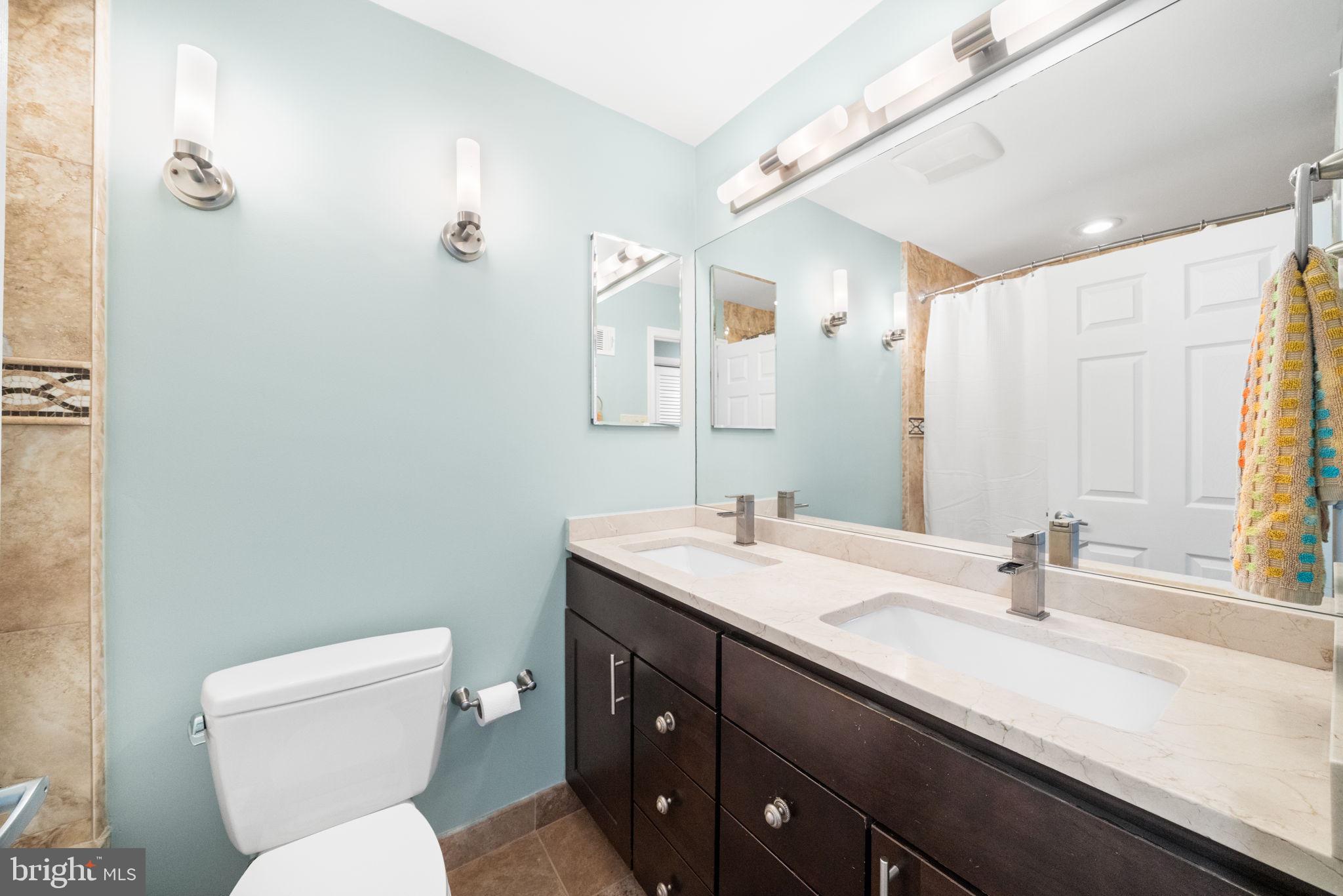 MANOR LAKE - Residential