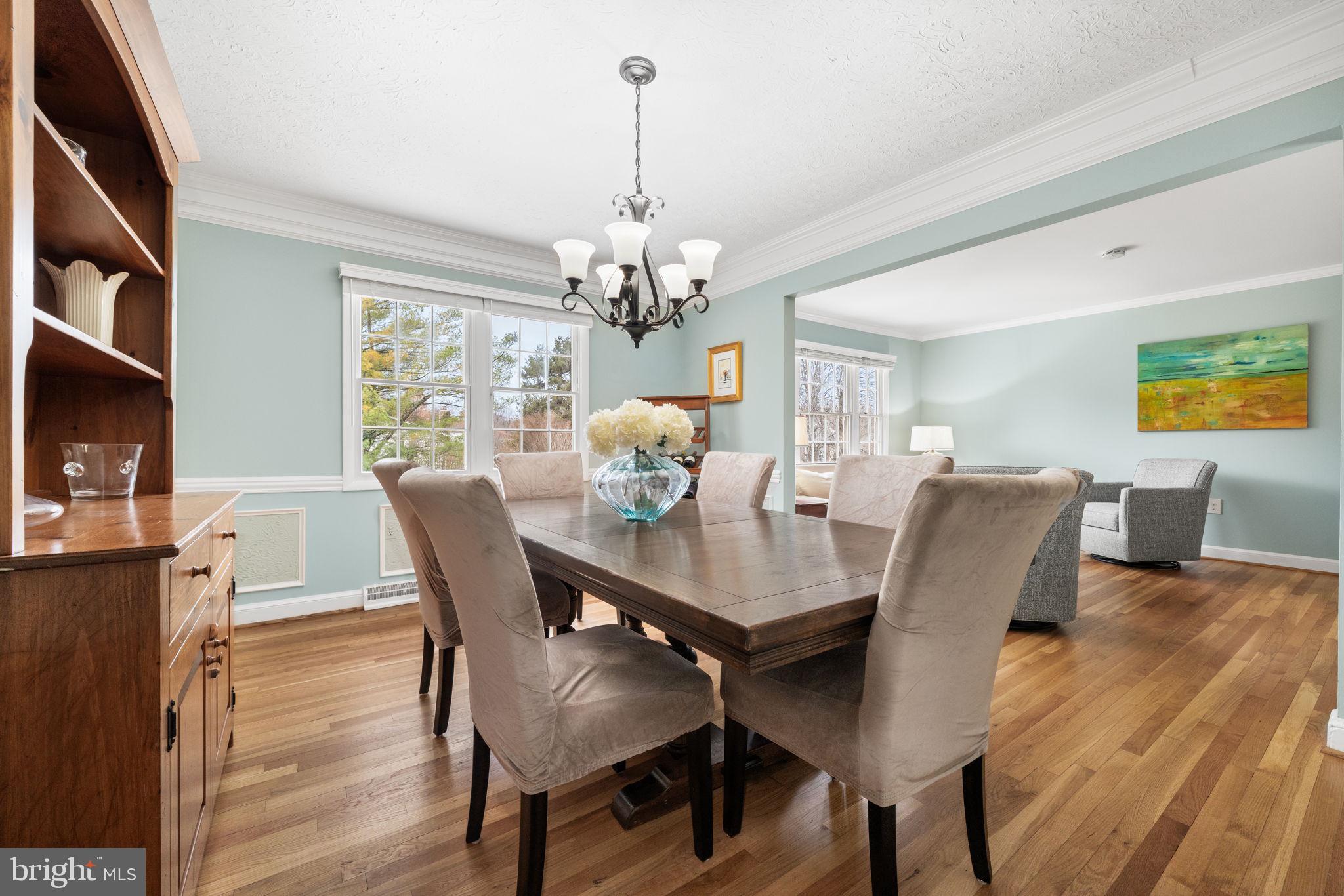 MANOR LAKE - Residential