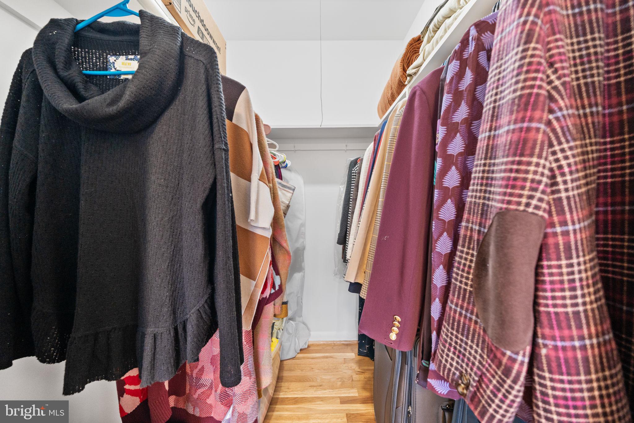 MANOR LAKE - Residential