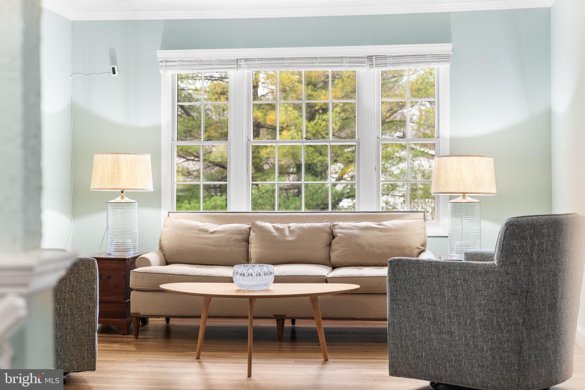 MANOR LAKE - Residential