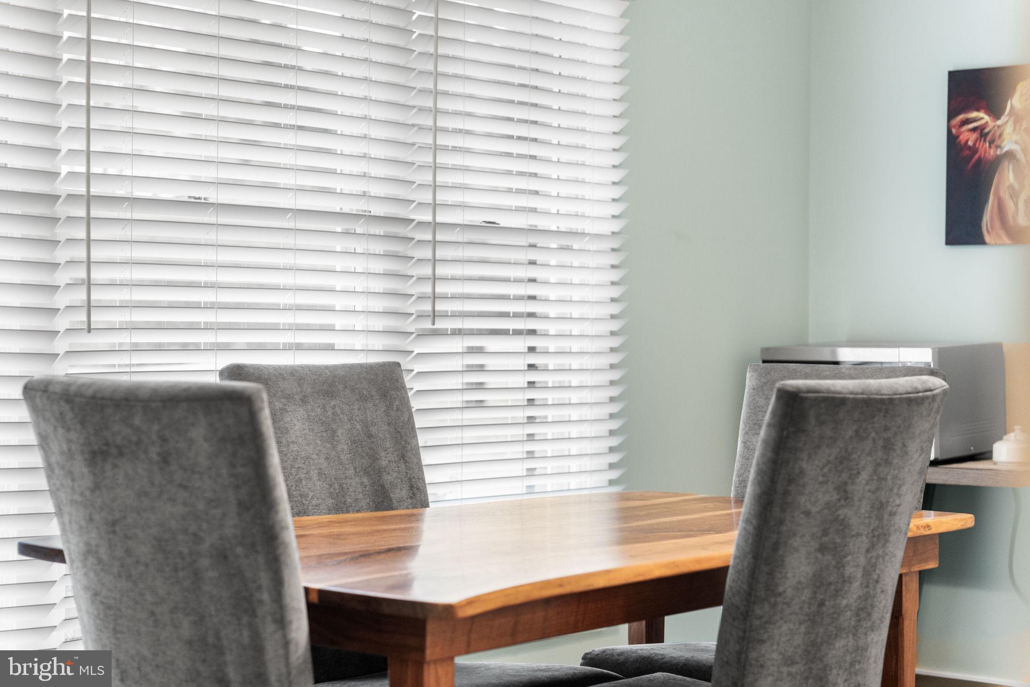 MANOR LAKE - Residential