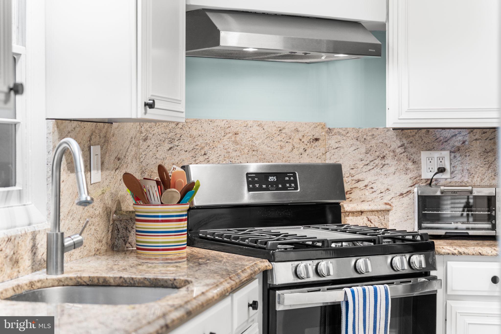 MANOR LAKE - Residential