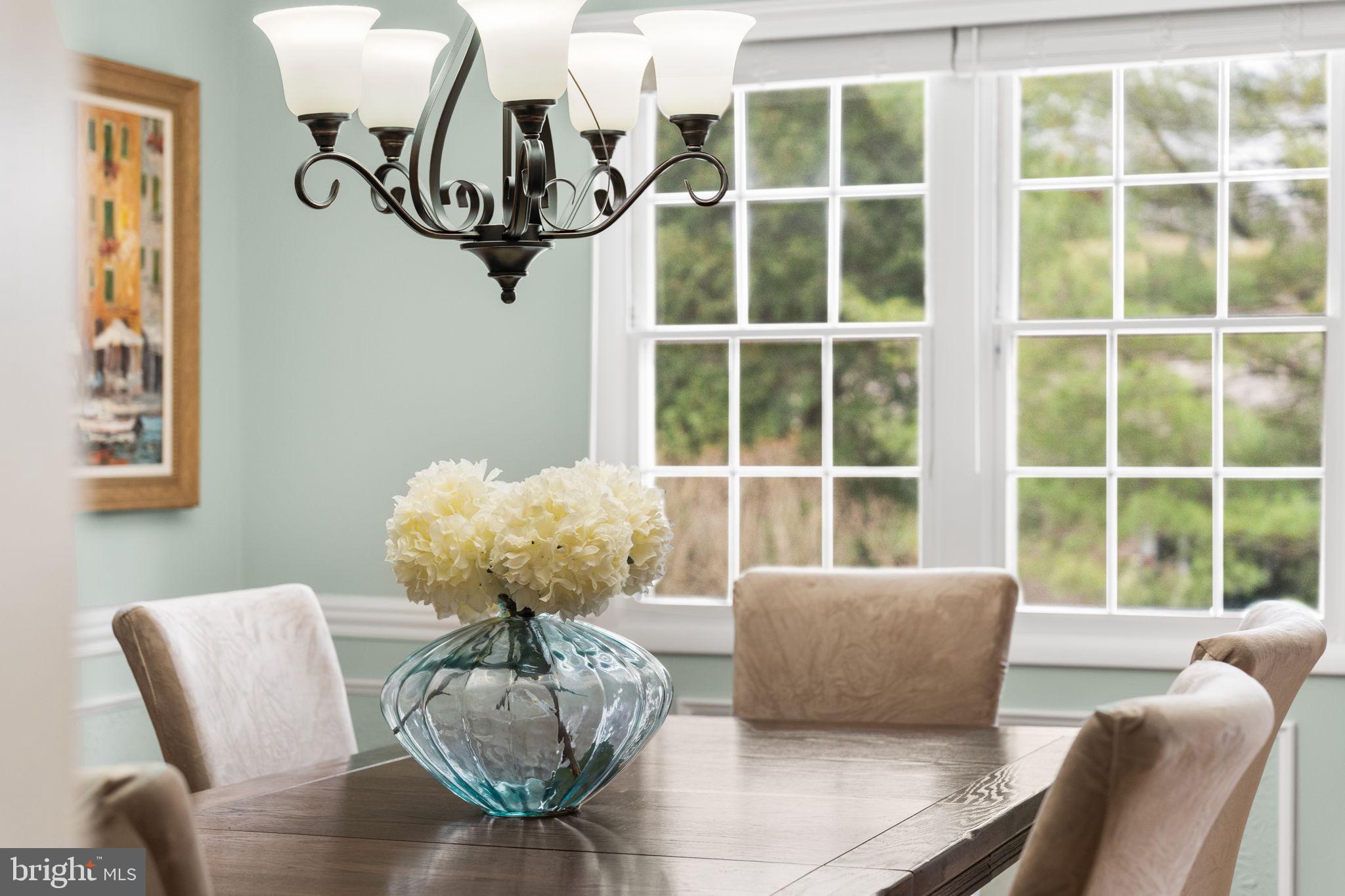 MANOR LAKE - Residential