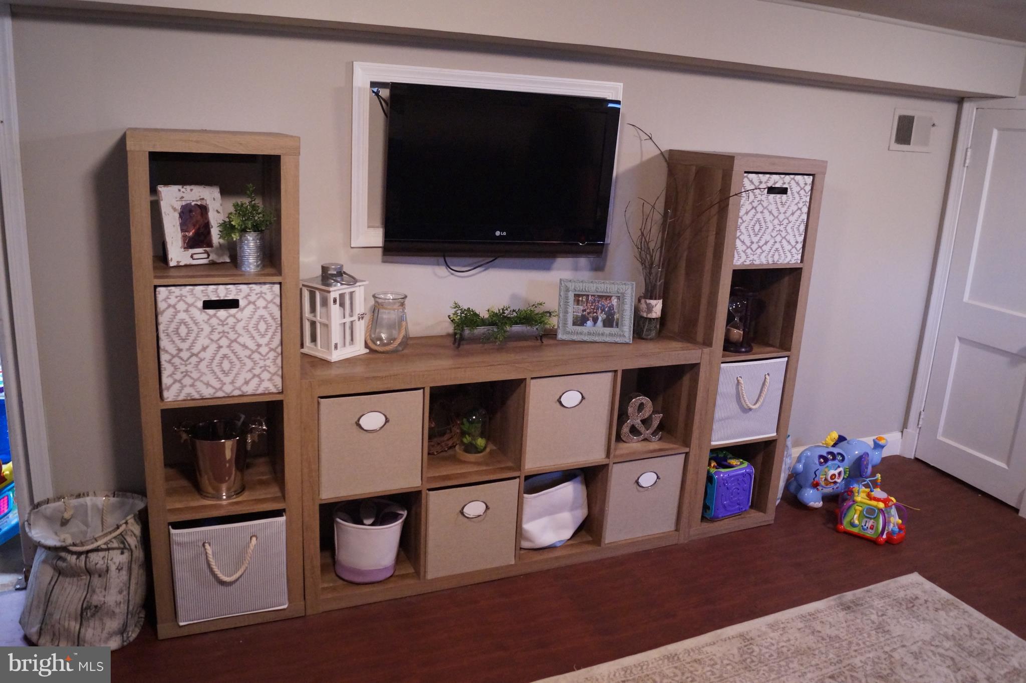 OAKLAND TERRACE - Residential