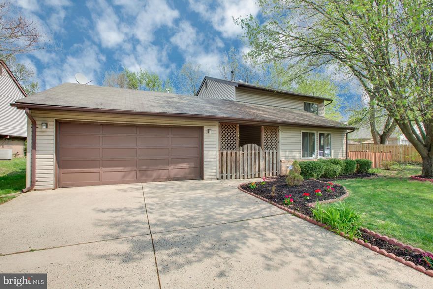 HUGE PRICE REDUCTION!! Spacious Balboa model w/ 4 Bedrooms, 2-1/2 Bath, Living Room with vaulted ceiling, lots of window lighting throughout. NEW KITCHEN APPL.! 2011 HVAC SYSTEM! NEW HARDWOOD FLOORS! PREMIUM PORCELAIN TILES In Kitchen! New Water heater, New Washer Dryer, BR closets have built-in shelving. 2 Car Garage! 2 Patio sections with private, fenced backyard.