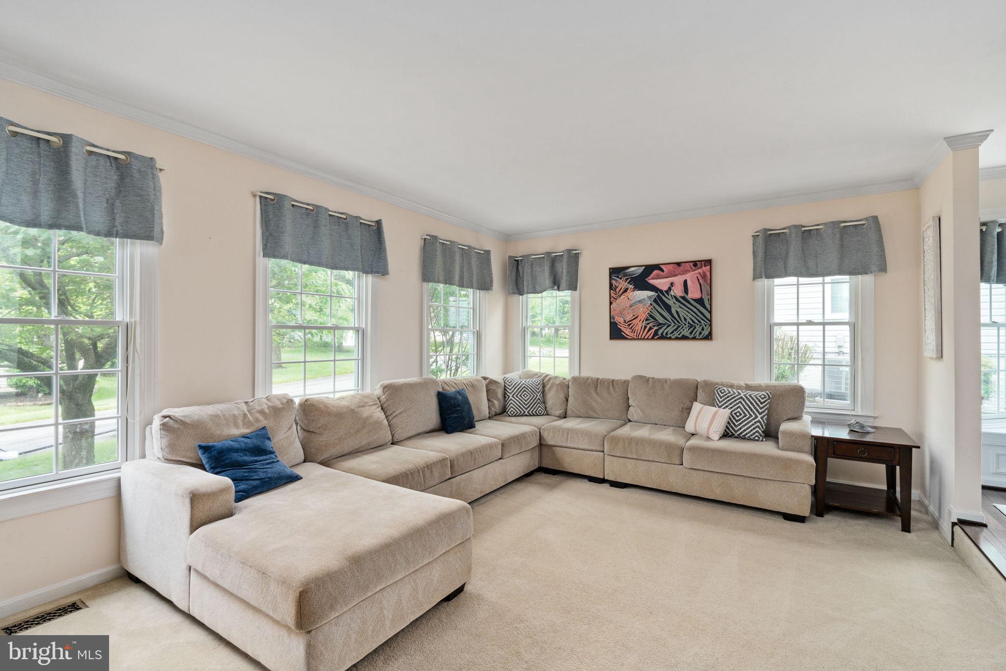 5229 WOODLEAF COURT