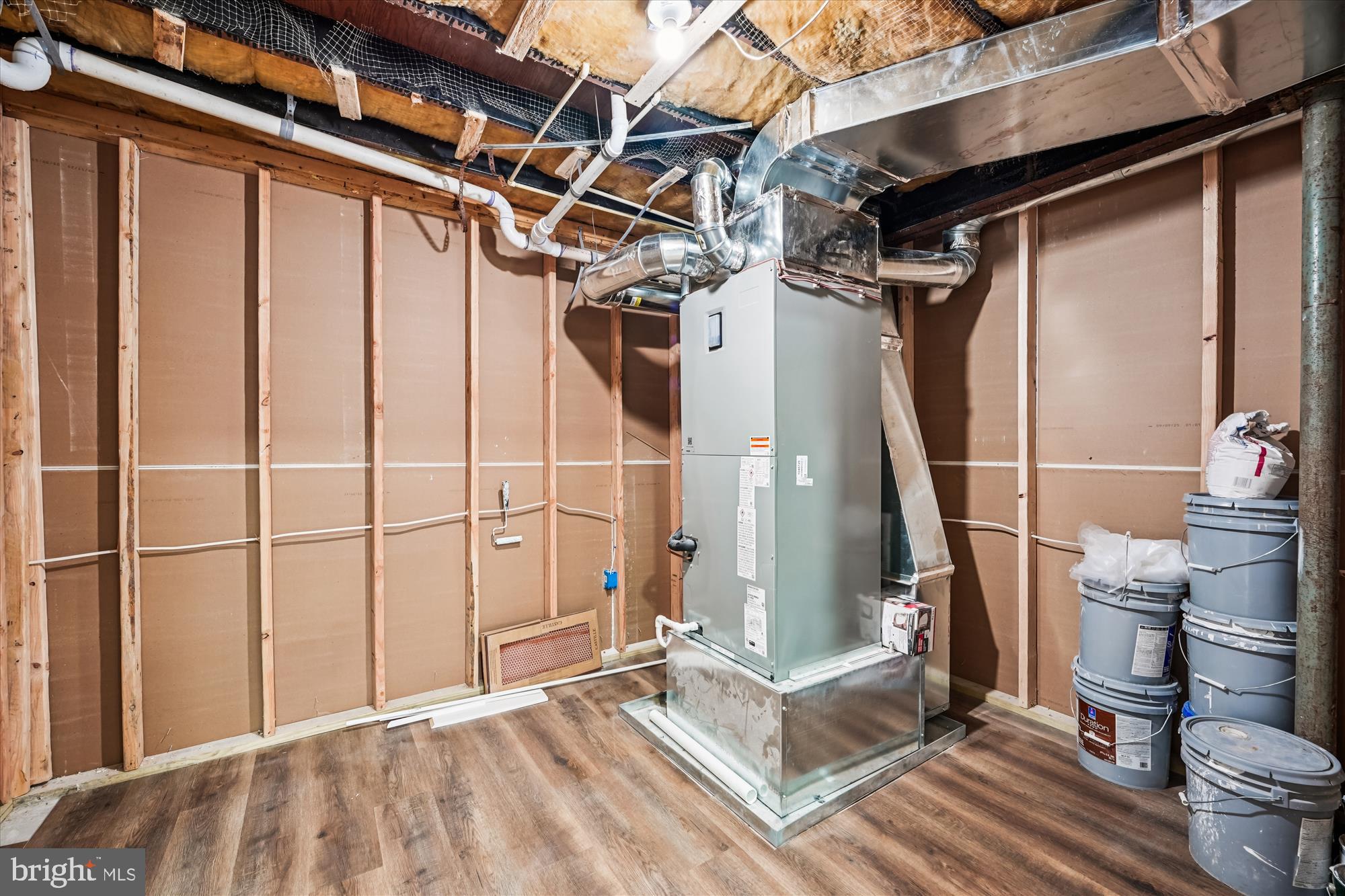 HUGHESVILLE - Residential