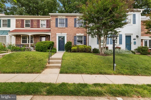 Townhouse For Rent - 734 Azalea Drive #11-734<br/> Montgomery County, ROCKVILLE, MD 20850