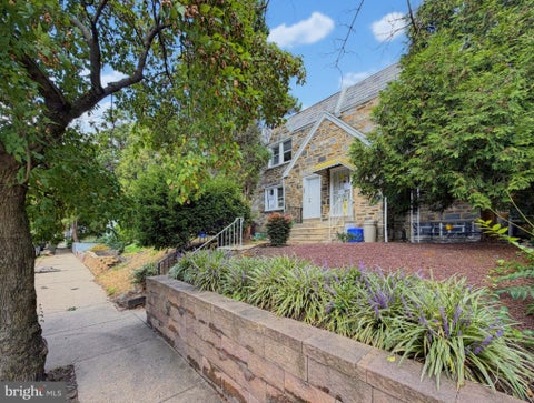 Townhouse For Sale - 5771 Kemble Avenue<br/> PHILADELPHIA, PA 19141
